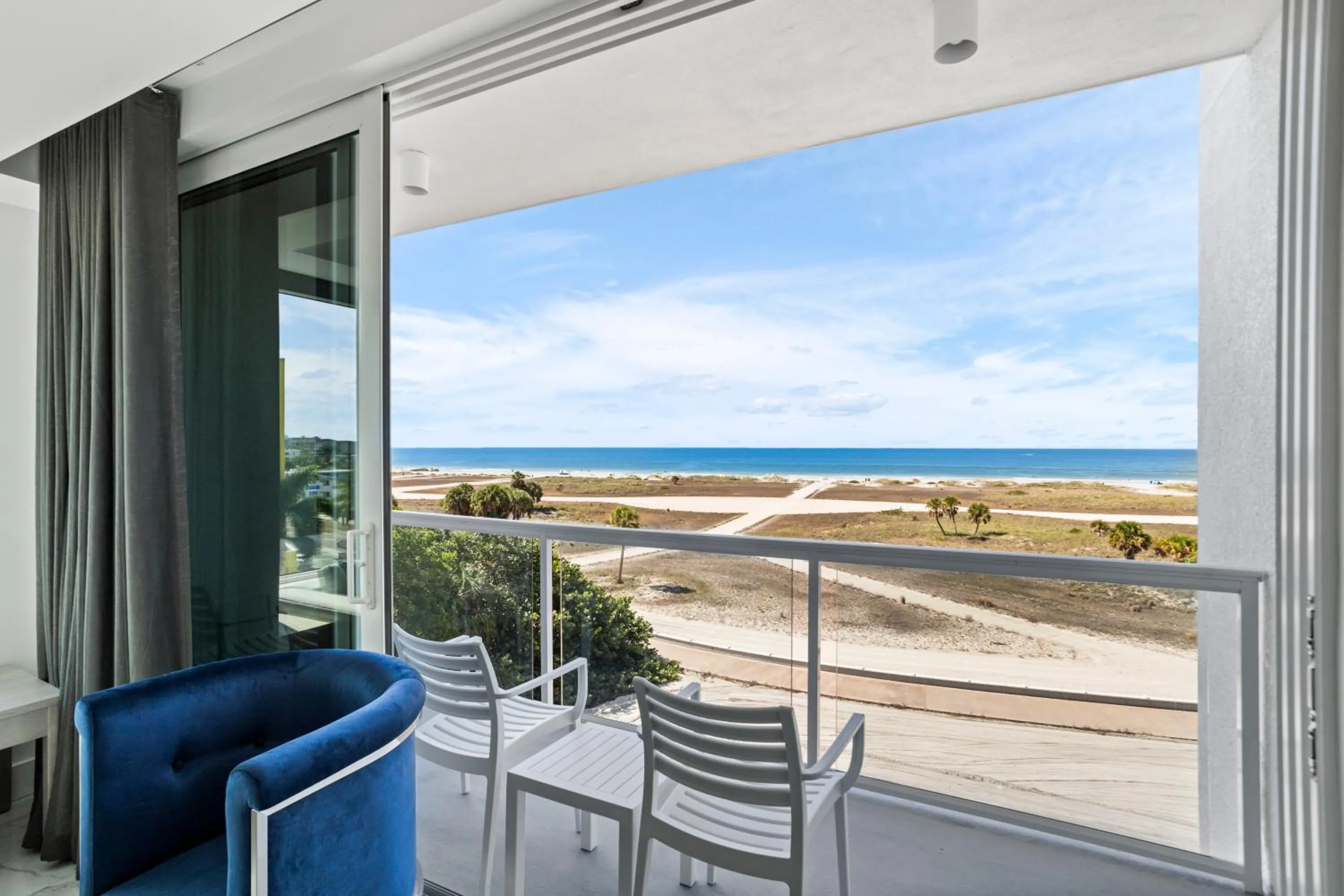 Balcony/Terrace in Ocean Club Treasure Island Hotel