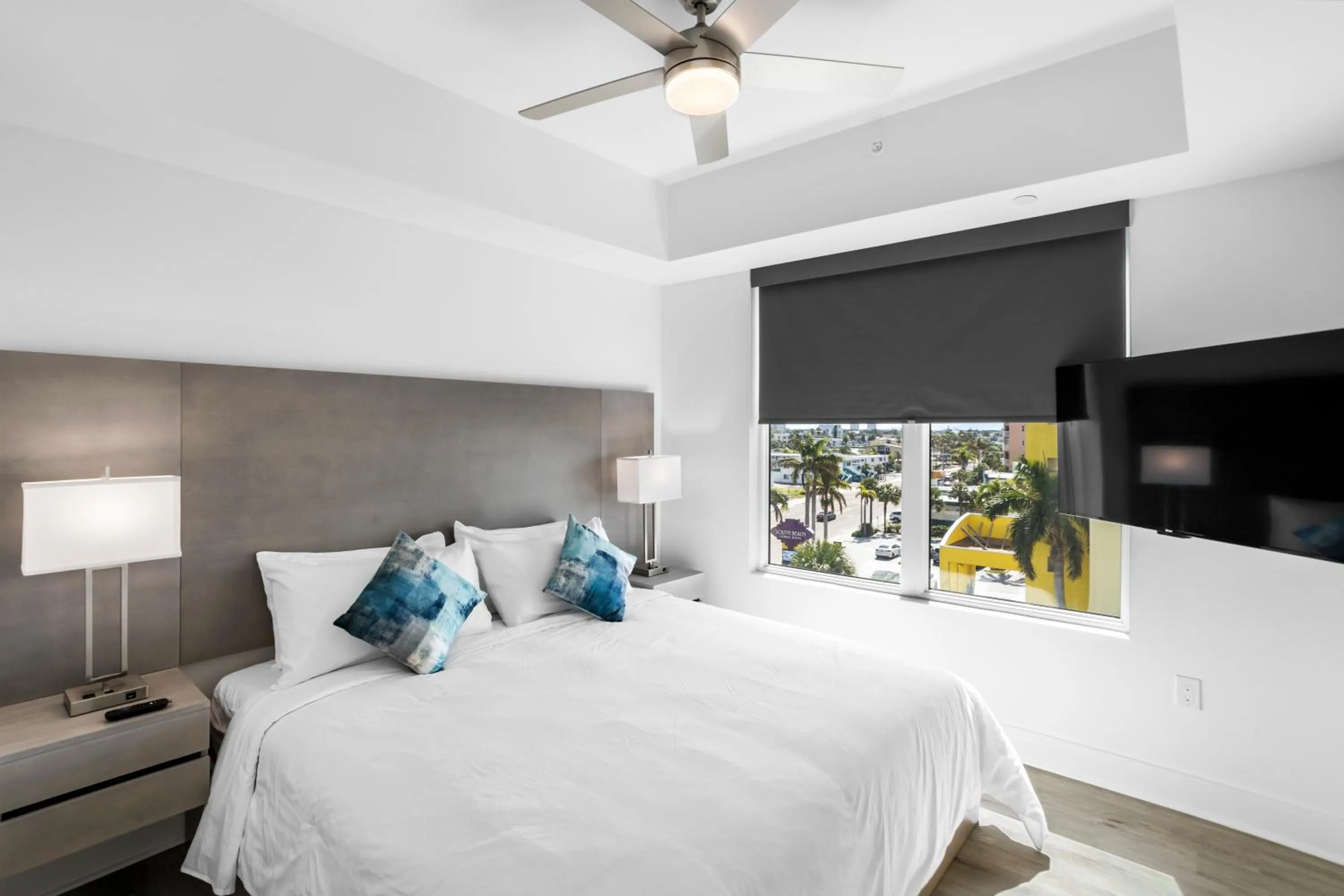 Bedroom, Bed in Ocean Club Treasure Island Hotel