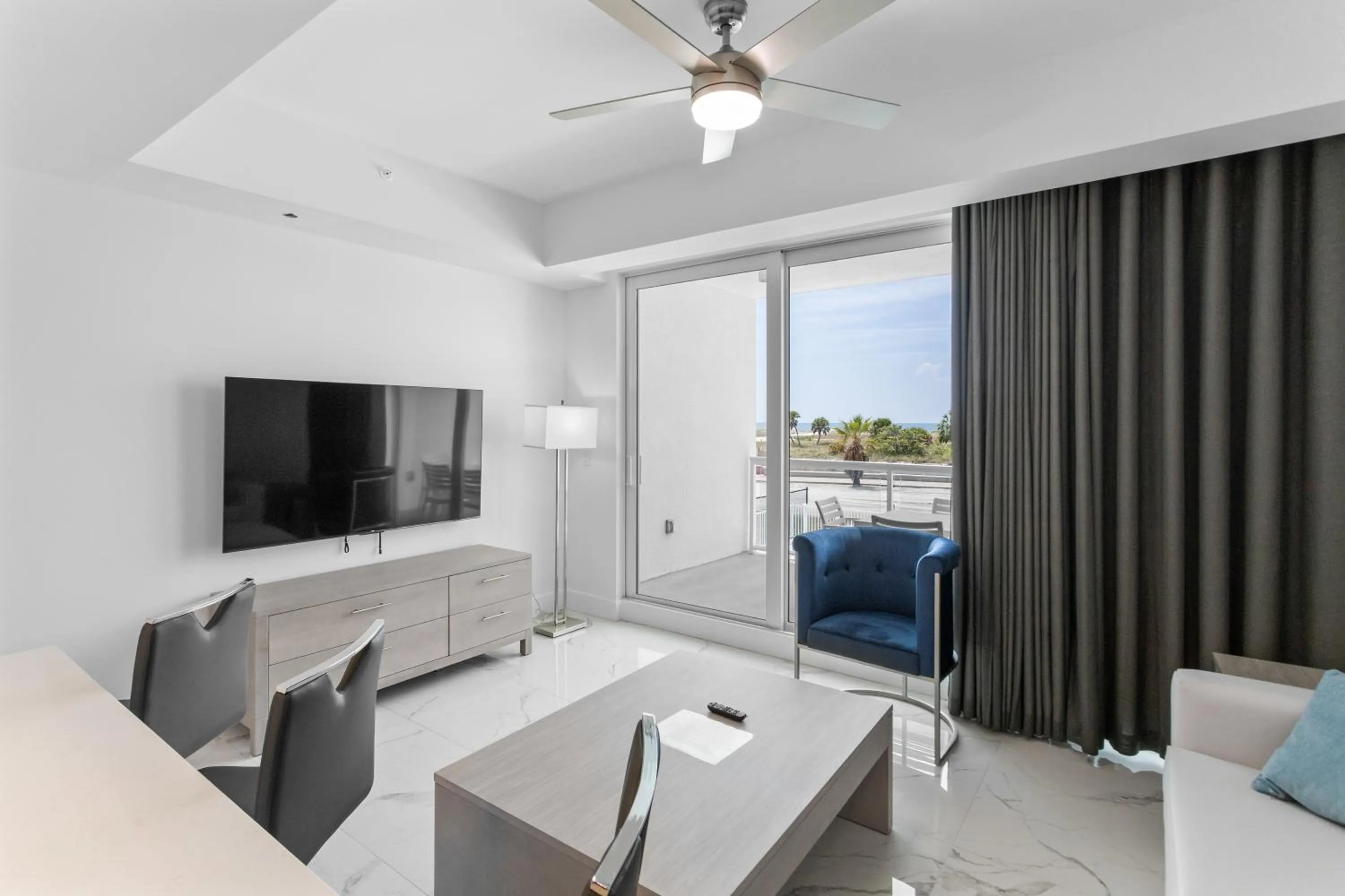 TV and multimedia in Ocean Club Treasure Island Hotel