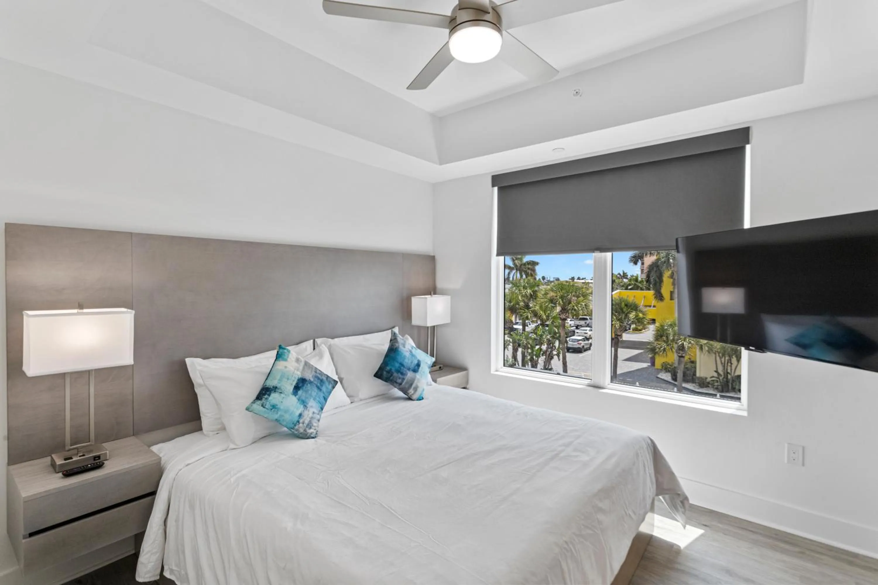 Bedroom, Bed in Ocean Club Treasure Island Hotel