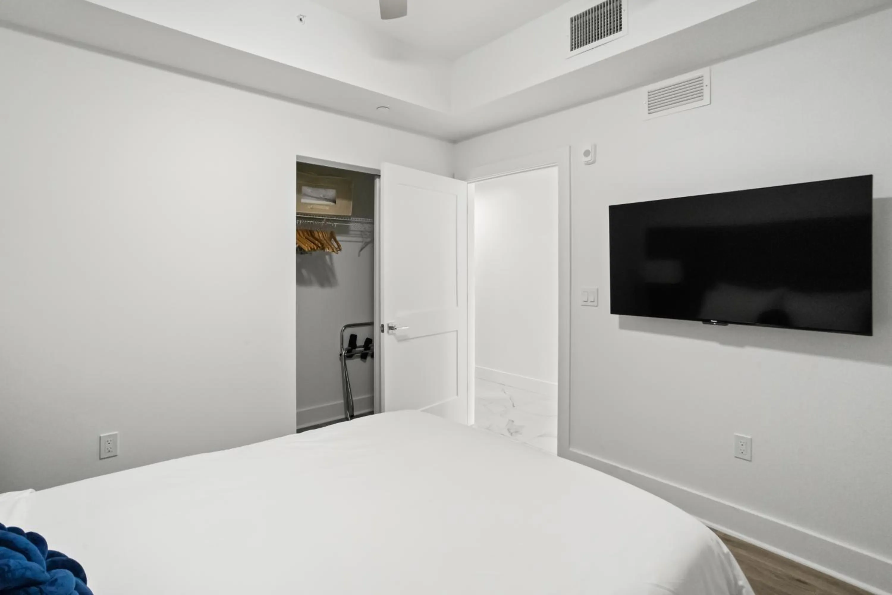 Bedroom, Bed in Ocean Club Treasure Island Hotel