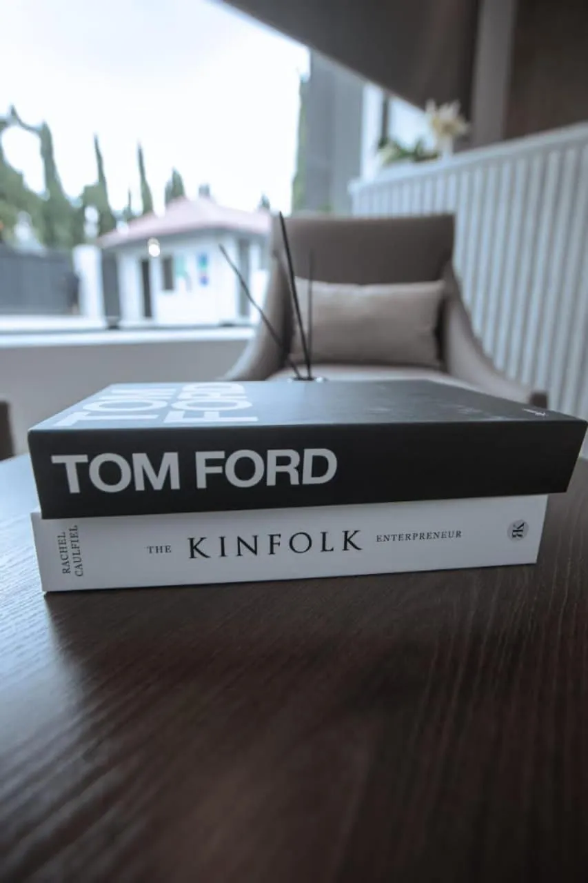 Knightsbridge Hotel & Suites