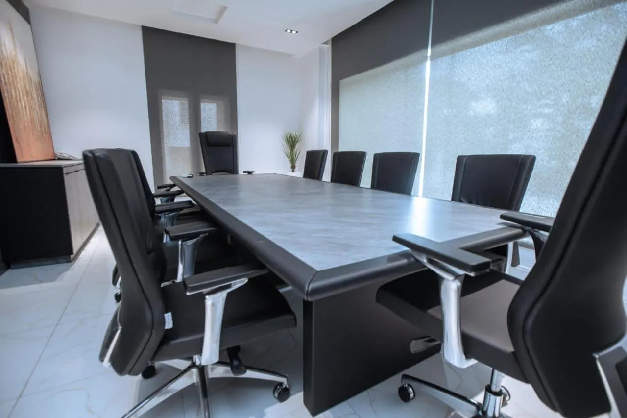 Knightsbridge Hotel & Suites