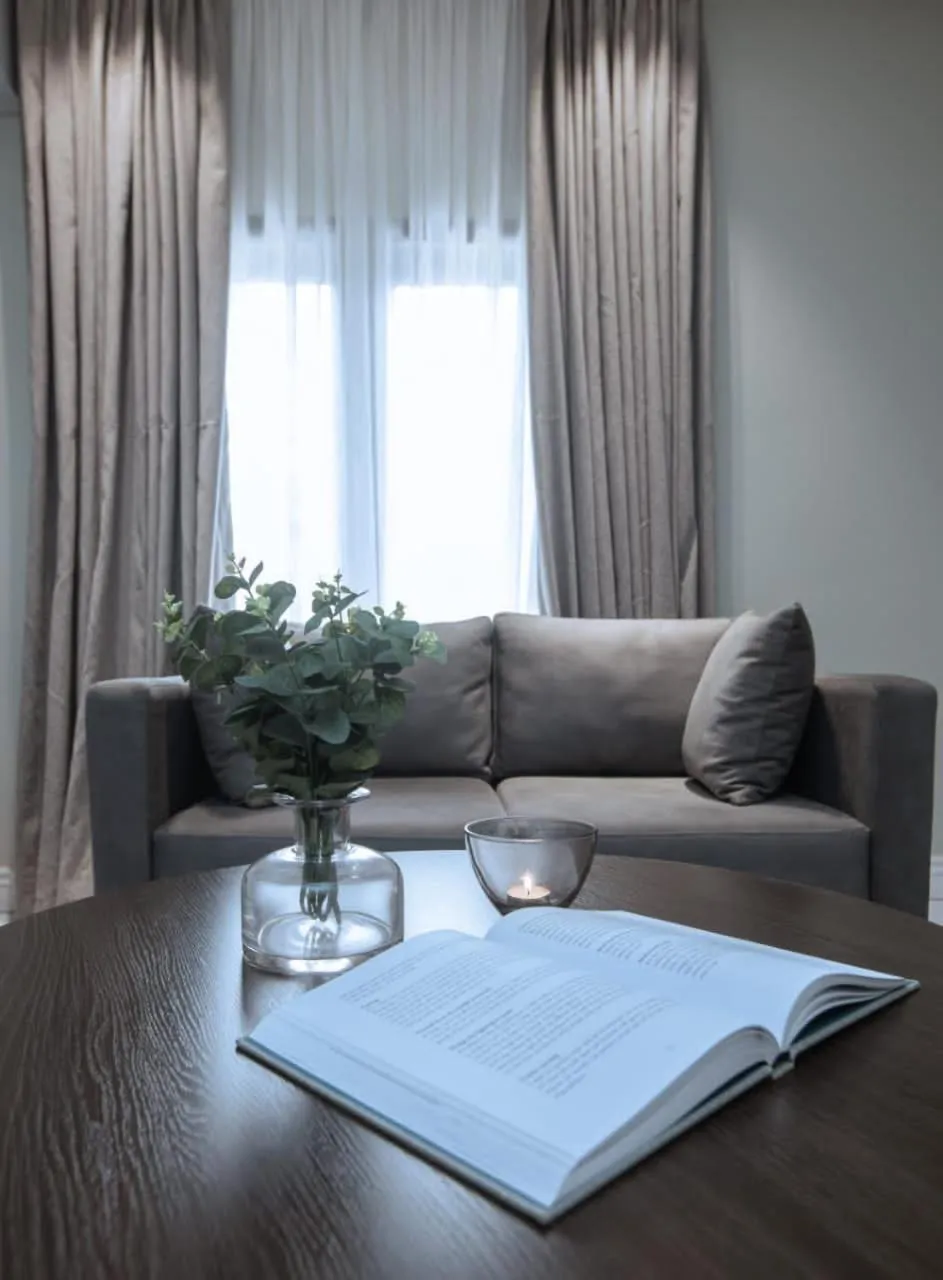 Knightsbridge Hotel & Suites