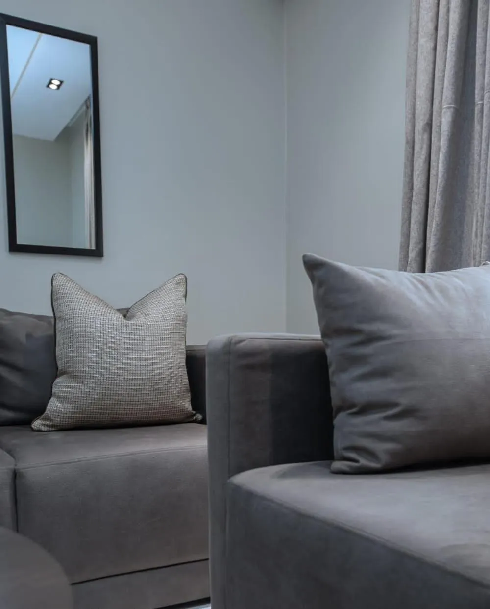 Knightsbridge Hotel & Suites