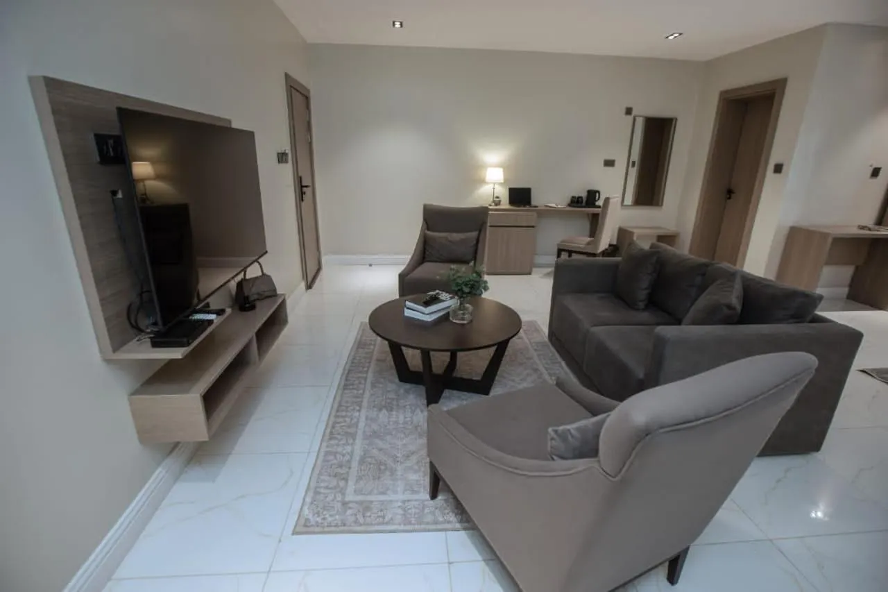 Knightsbridge Hotel & Suites