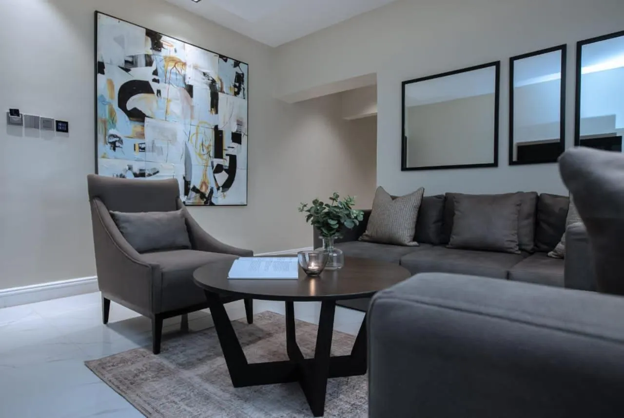 Knightsbridge Hotel & Suites