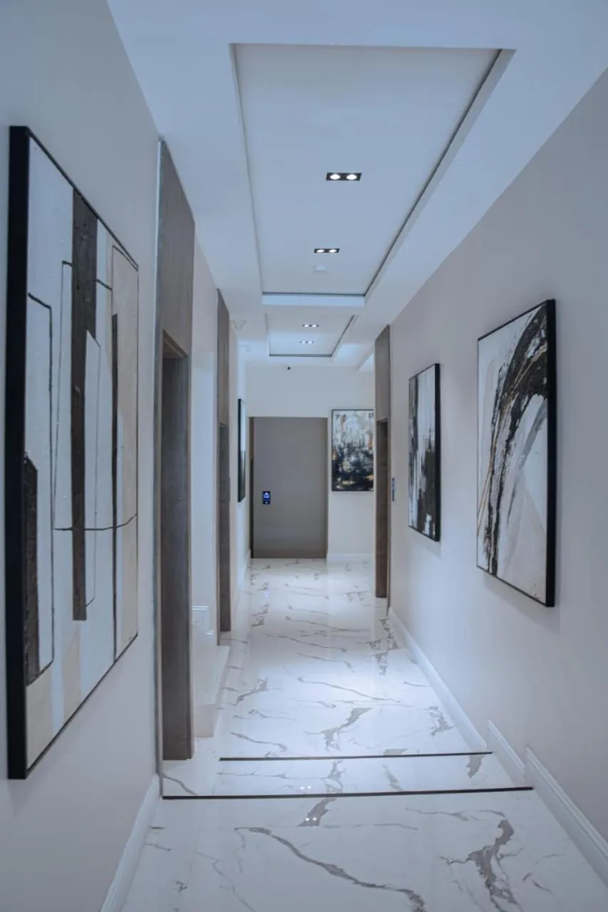 Knightsbridge Hotel & Suites