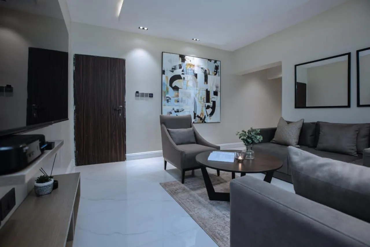 Knightsbridge Hotel & Suites