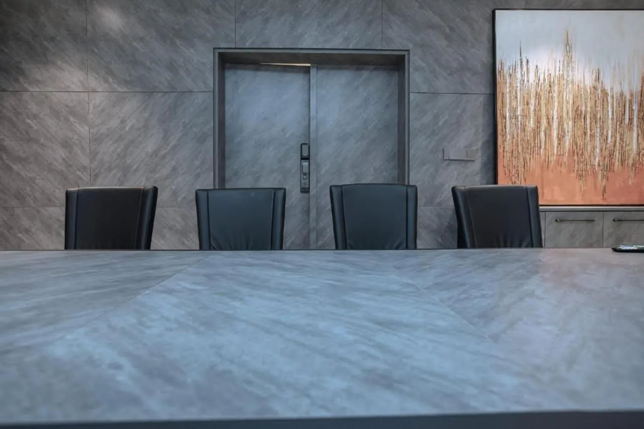 Knightsbridge Hotel & Suites