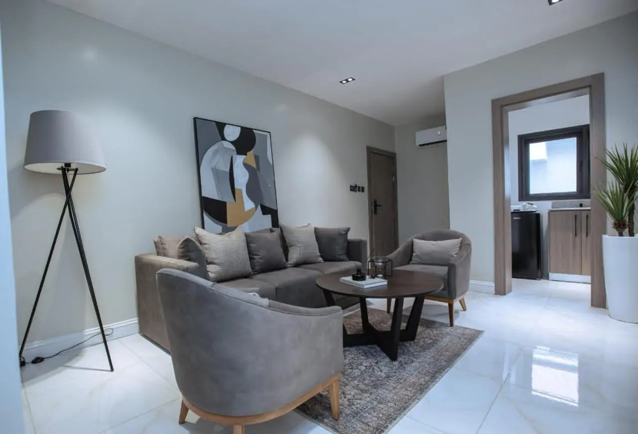 Knightsbridge Hotel & Suites