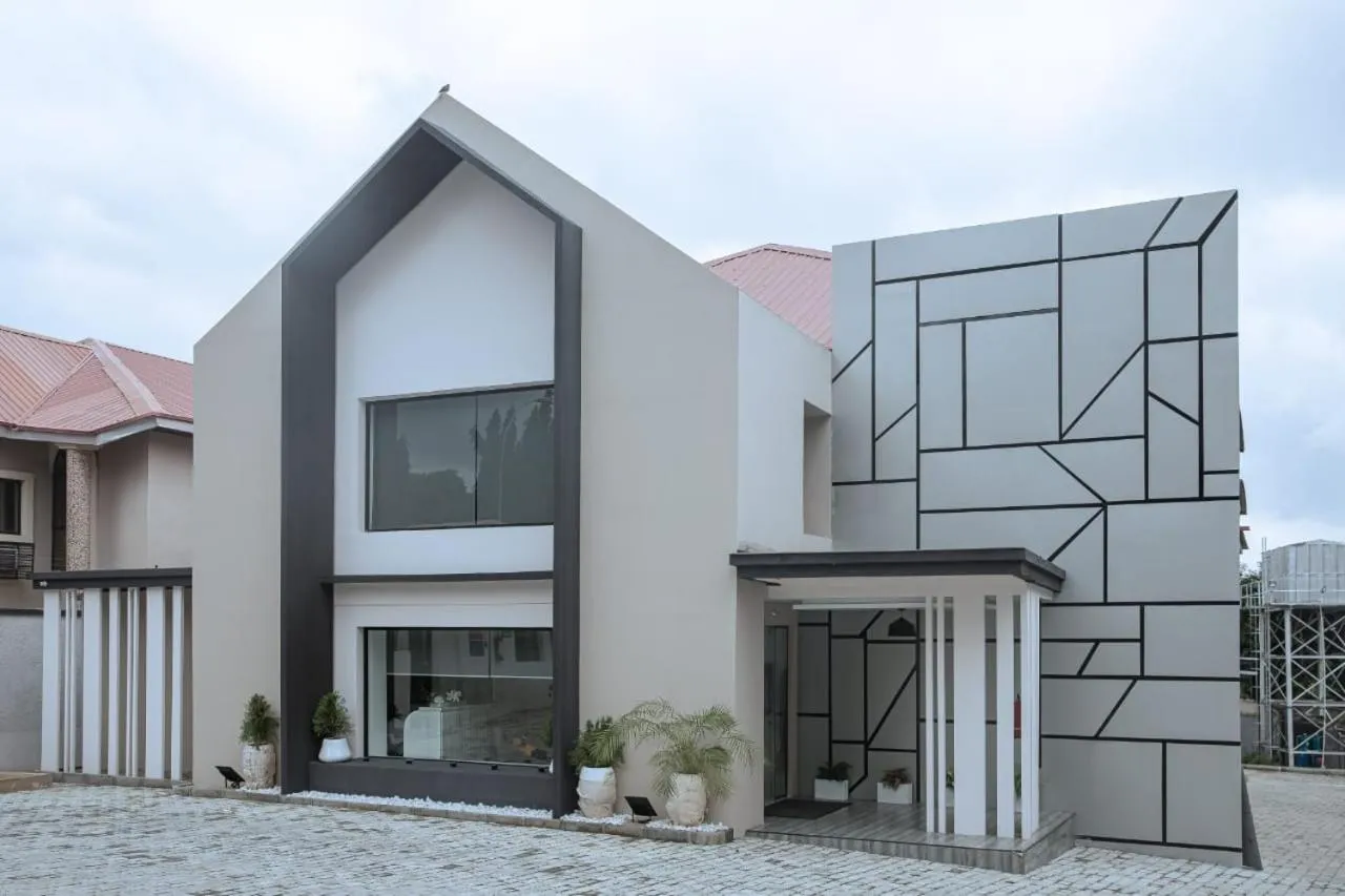 Knightsbridge Hotel & Suites