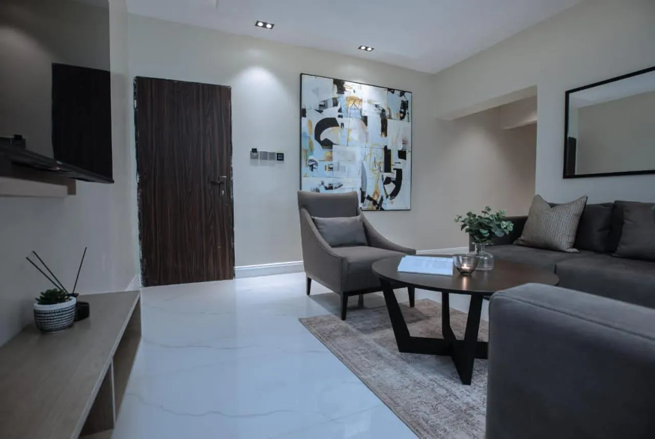 Knightsbridge Hotel & Suites