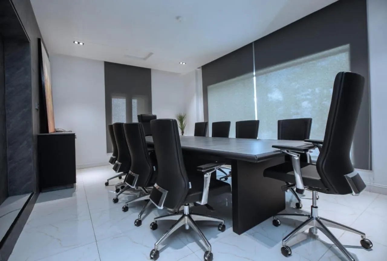 Knightsbridge Hotel & Suites