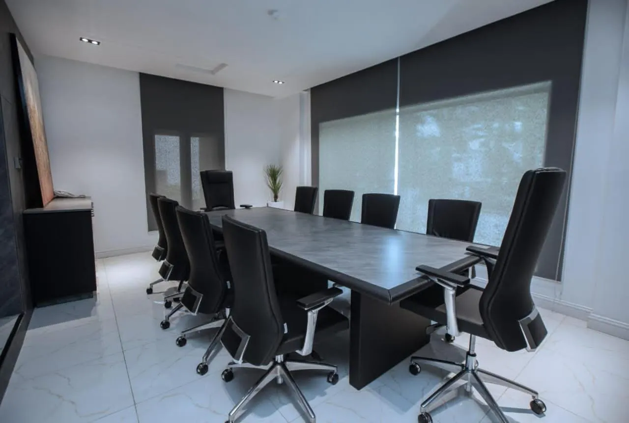 Knightsbridge Hotel & Suites