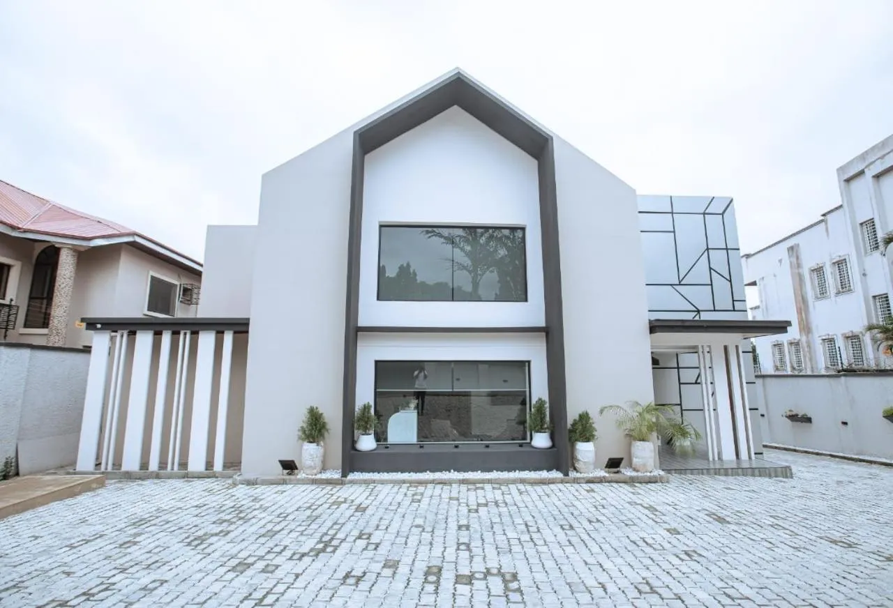 Knightsbridge Hotel & Suites