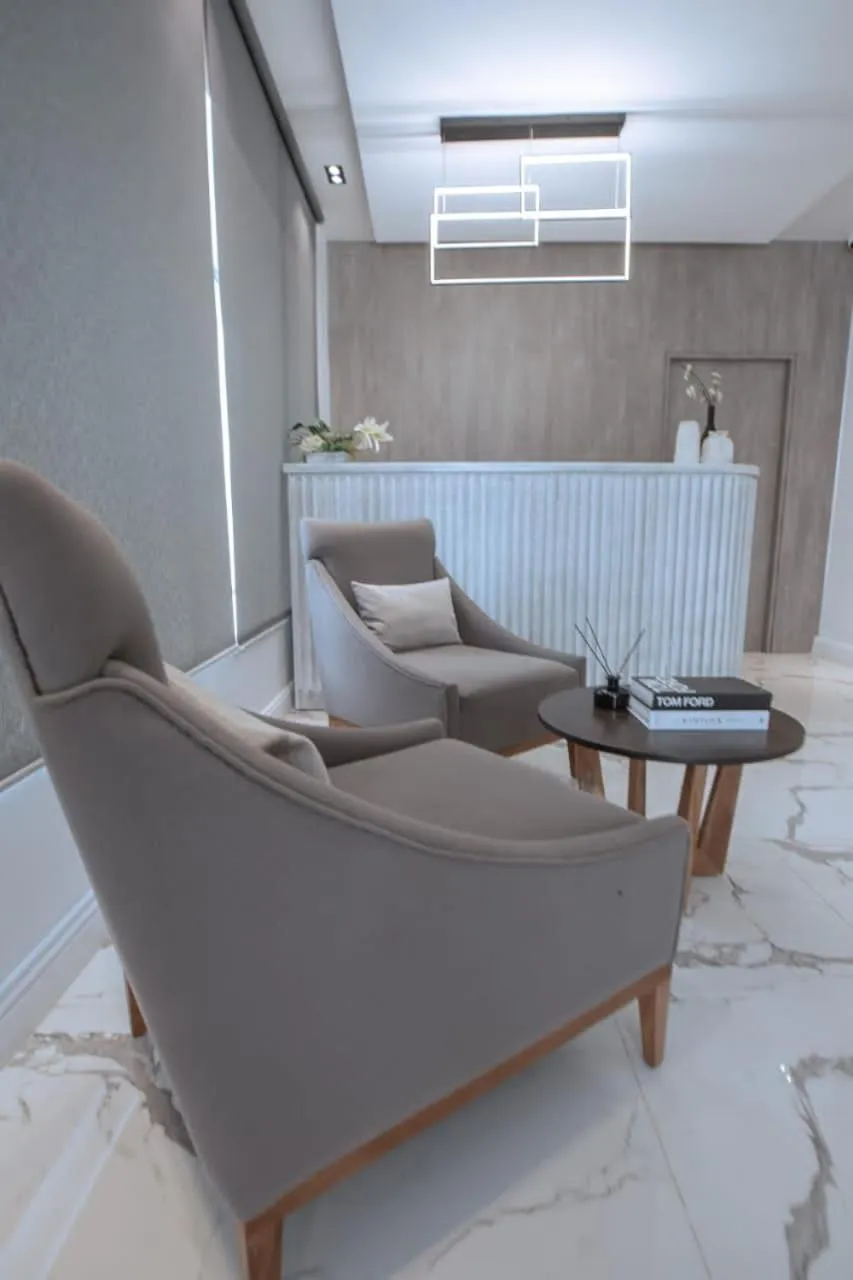 Knightsbridge Hotel & Suites