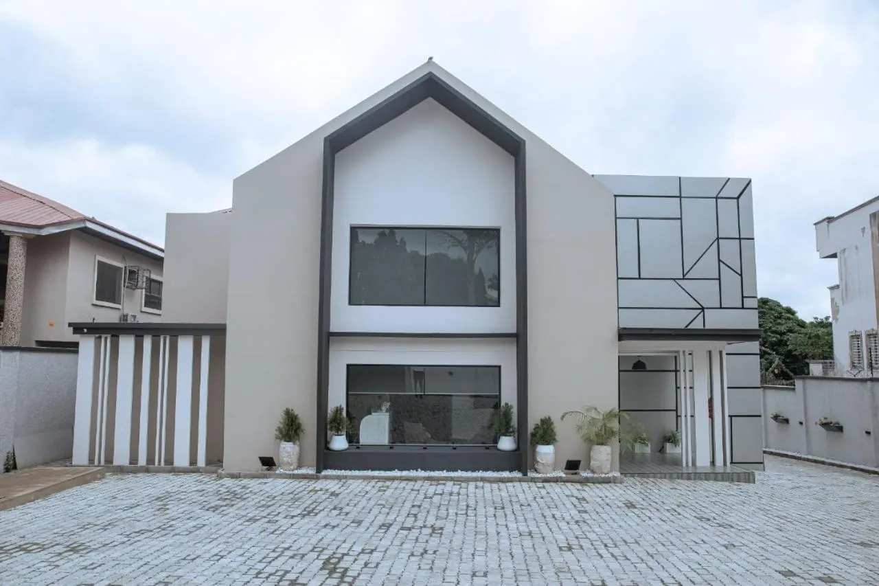 Knightsbridge Hotel & Suites