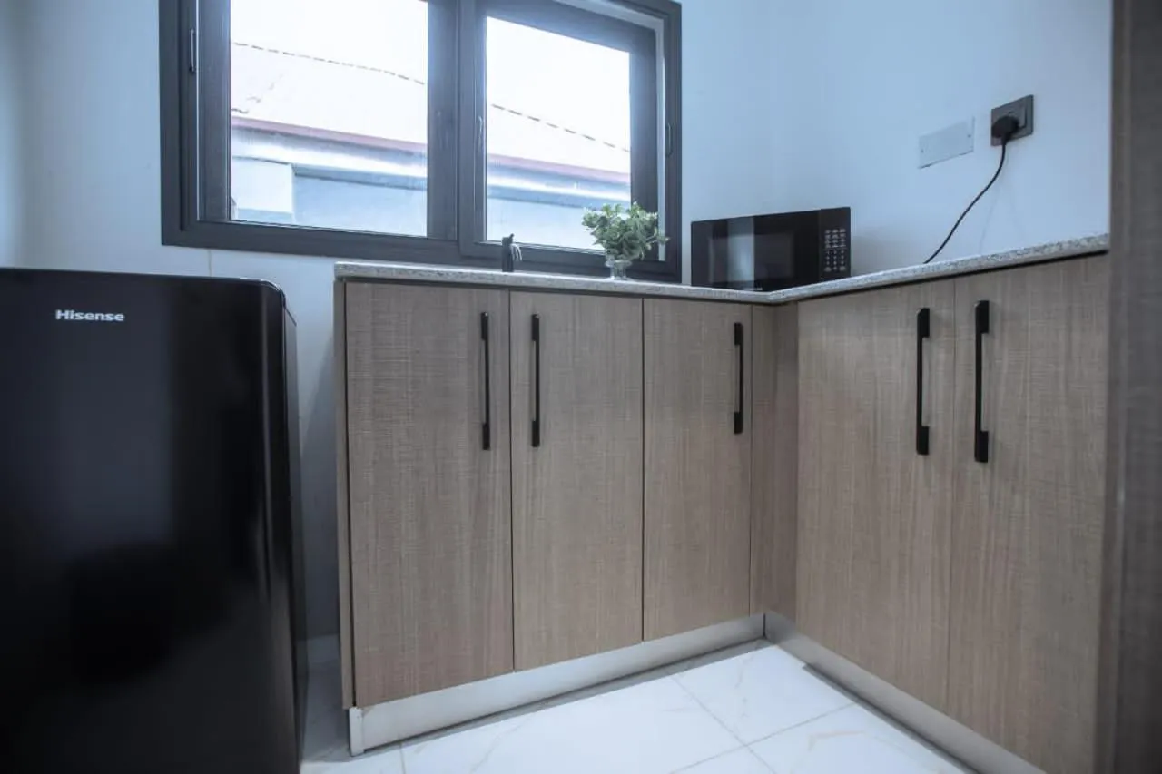 Knightsbridge Hotel & Suites