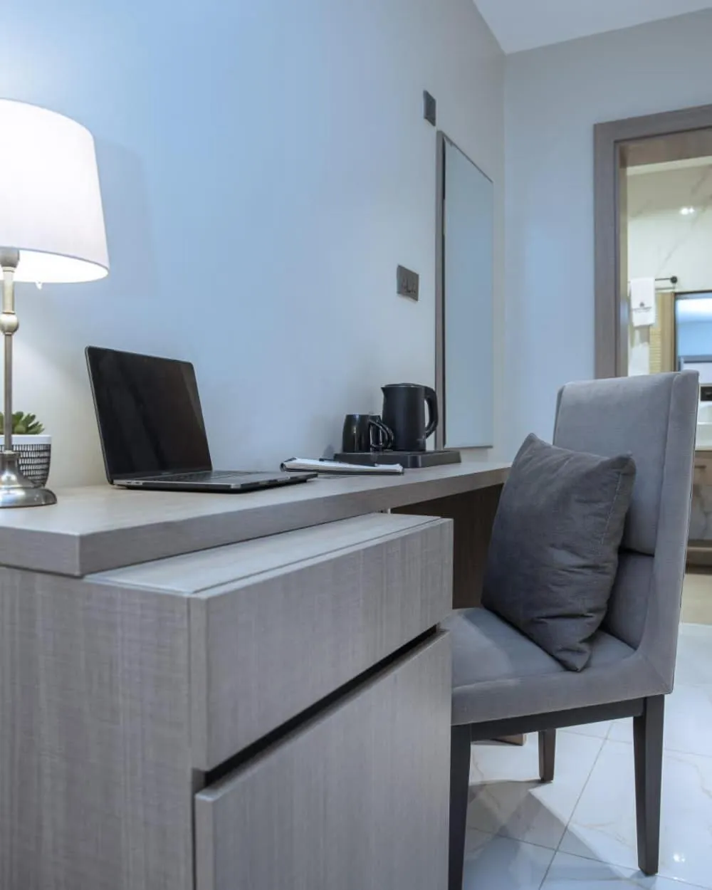 Knightsbridge Hotel & Suites