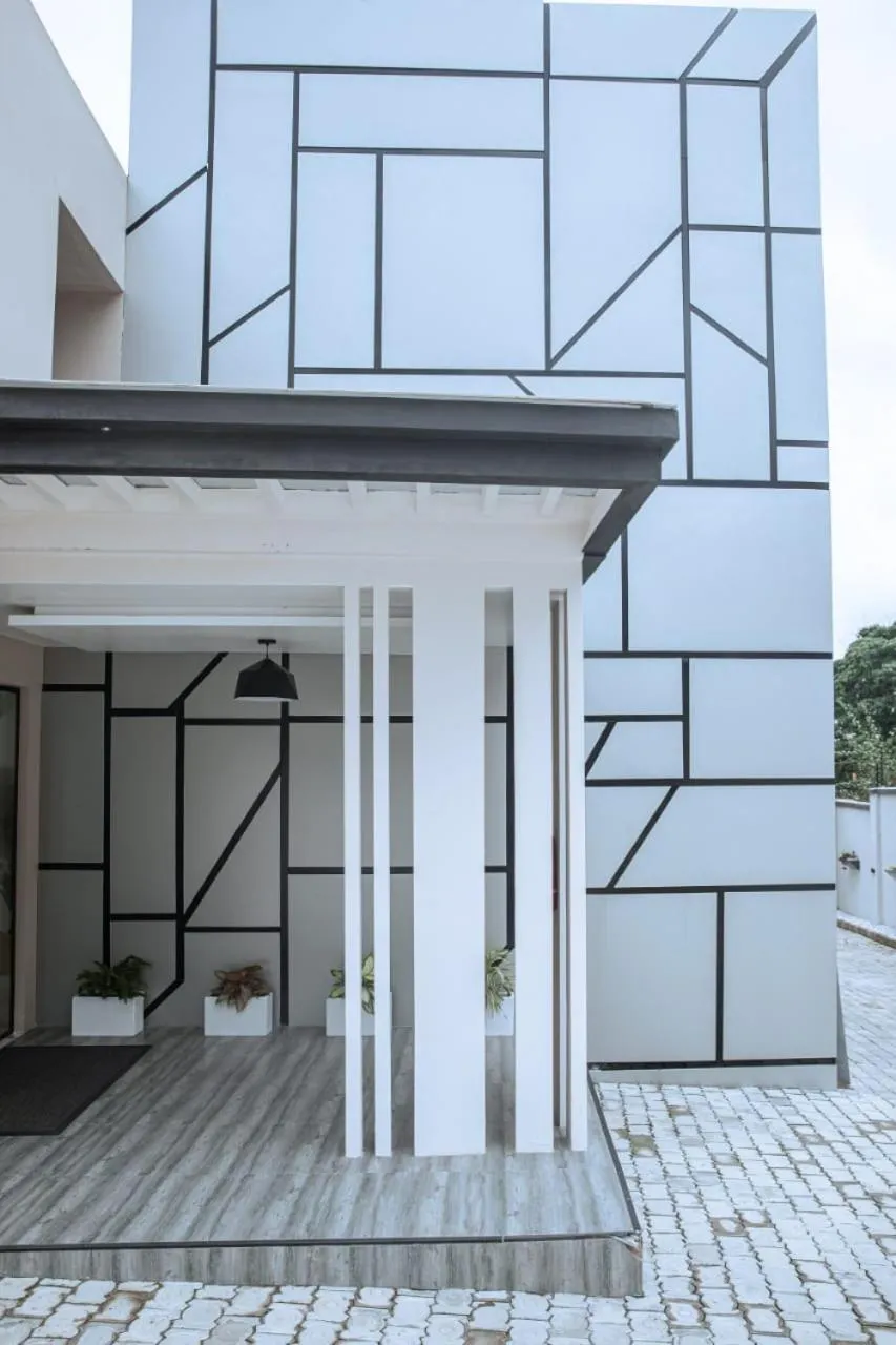 Knightsbridge Hotel & Suites