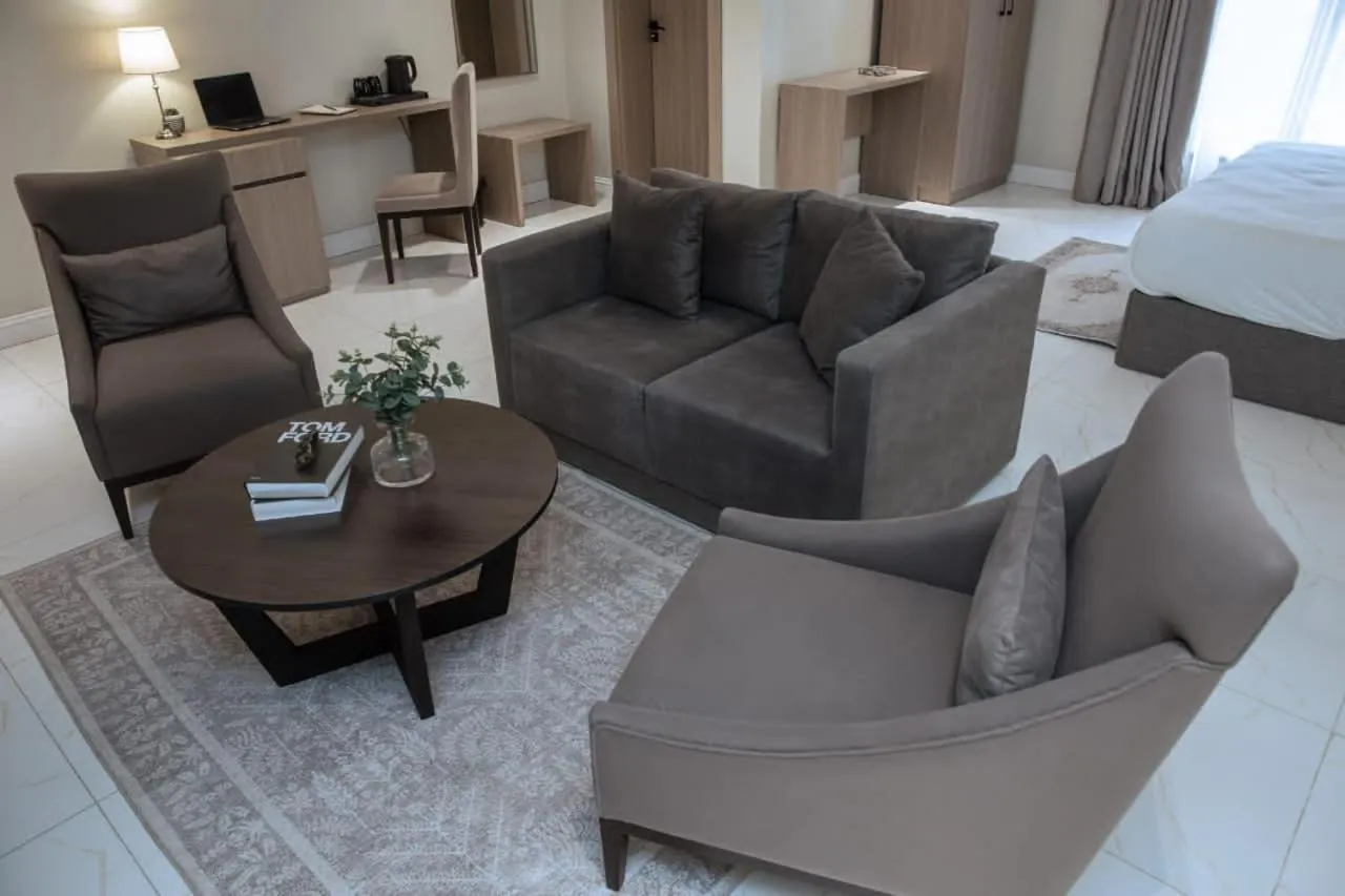 Knightsbridge Hotel & Suites