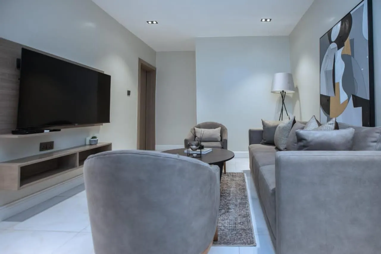 Knightsbridge Hotel & Suites