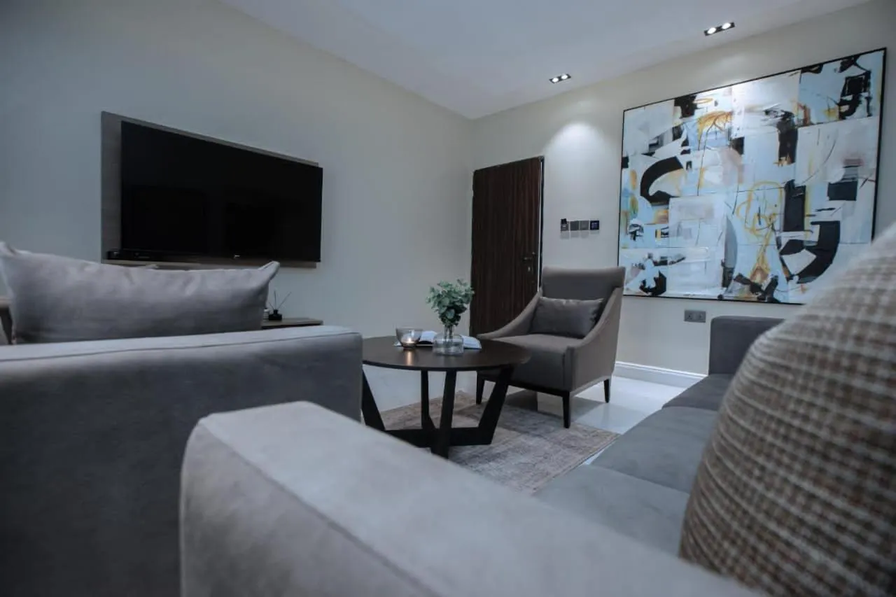 Knightsbridge Hotel & Suites