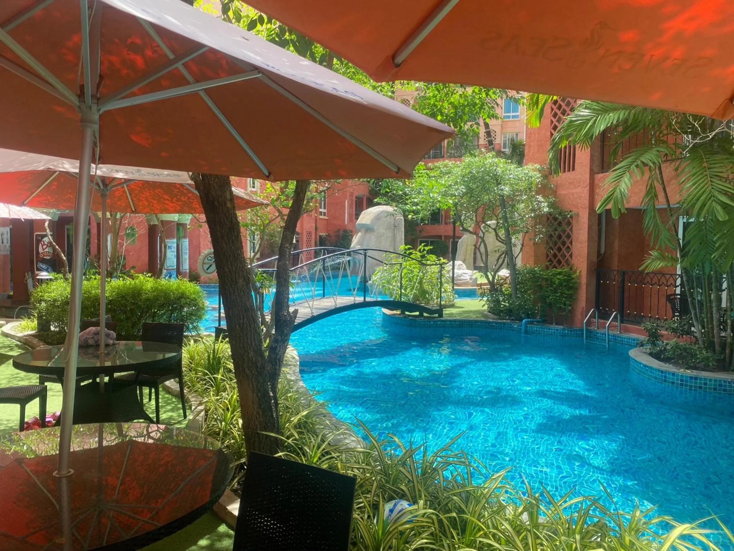 Seven seas resort Pool Access by Saifon