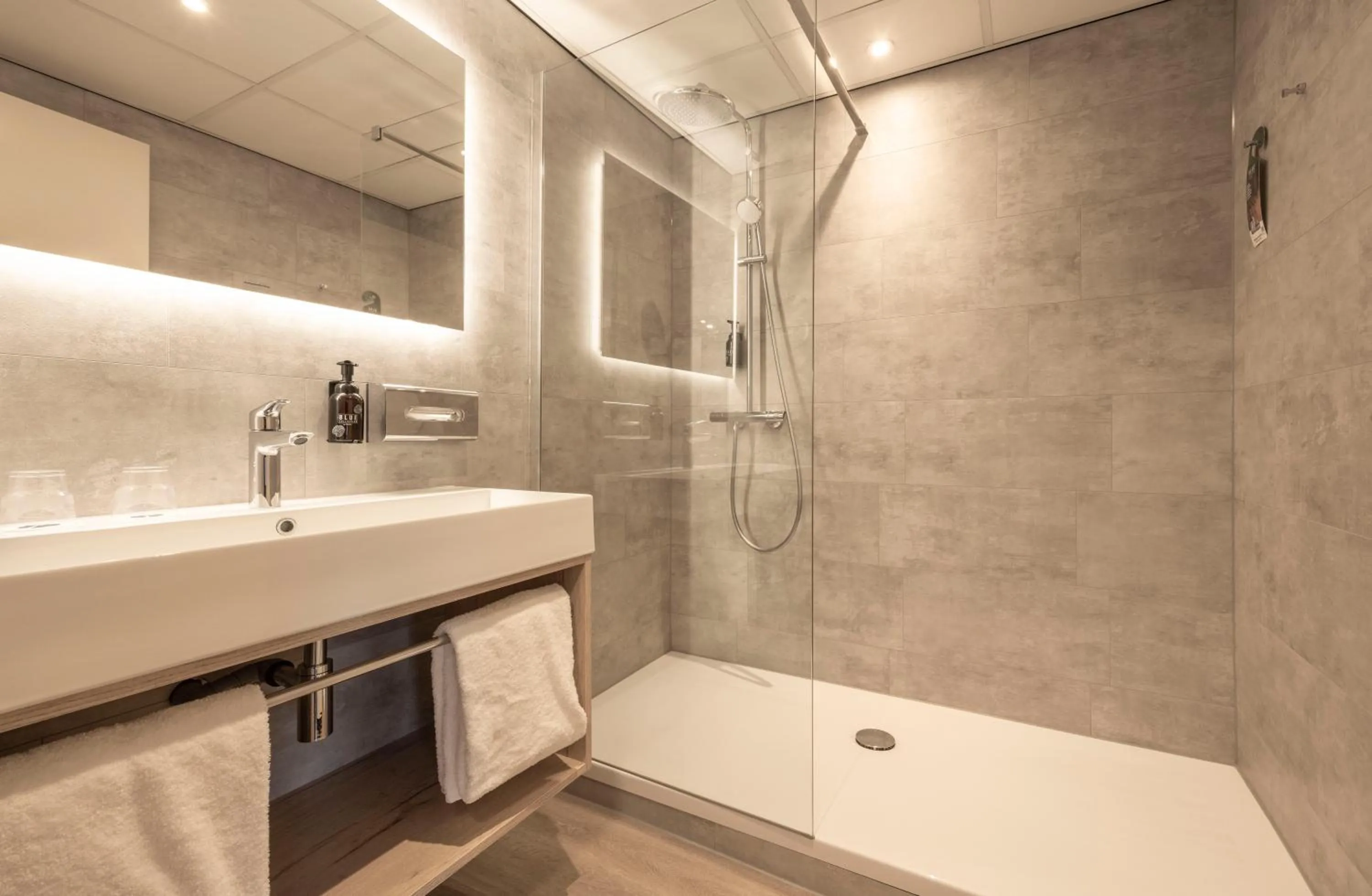 Shower in Fletcher Hotel-Restaurant Klein Zwitserland