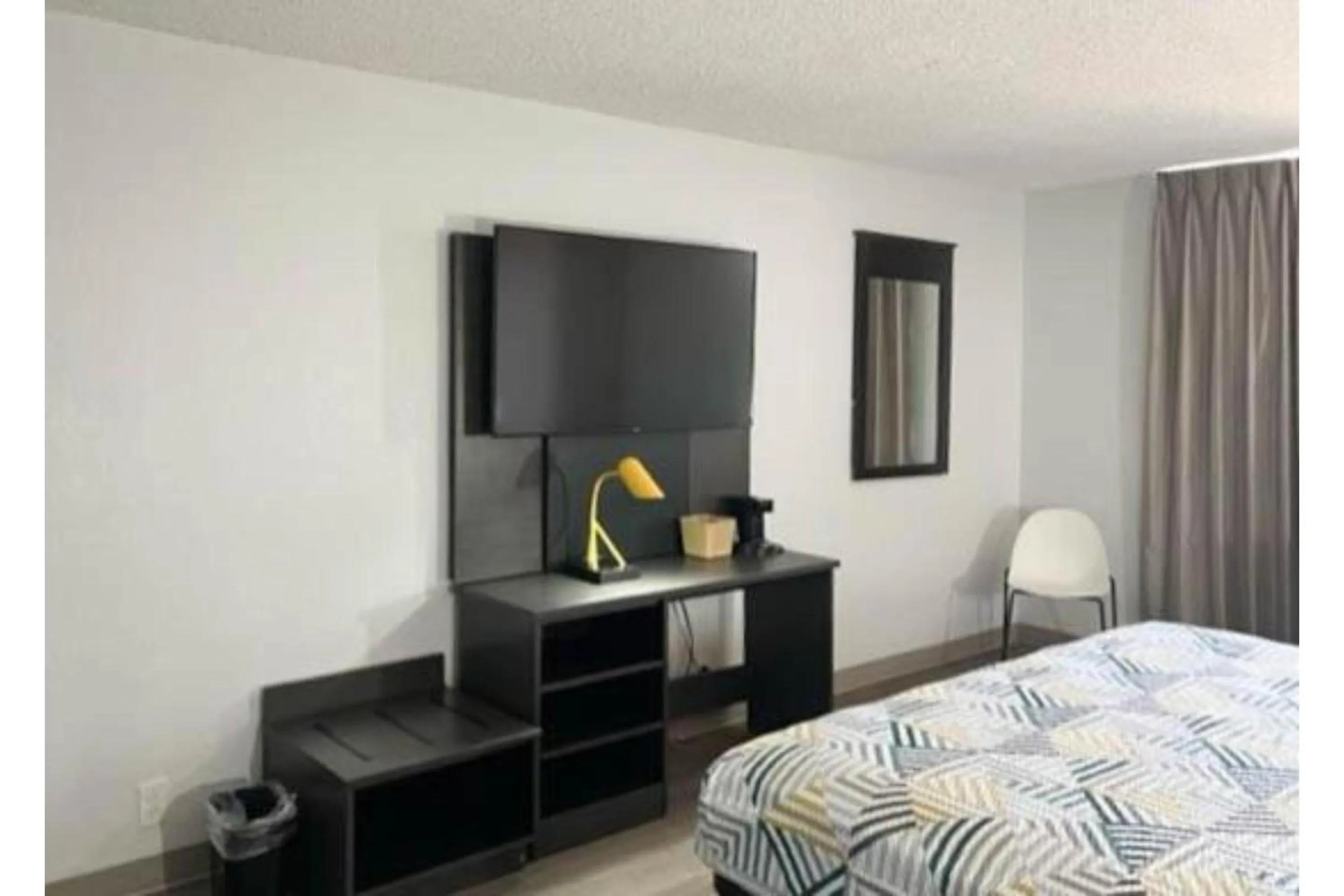 Bedroom, Bed in Studio 6 Pecos TX