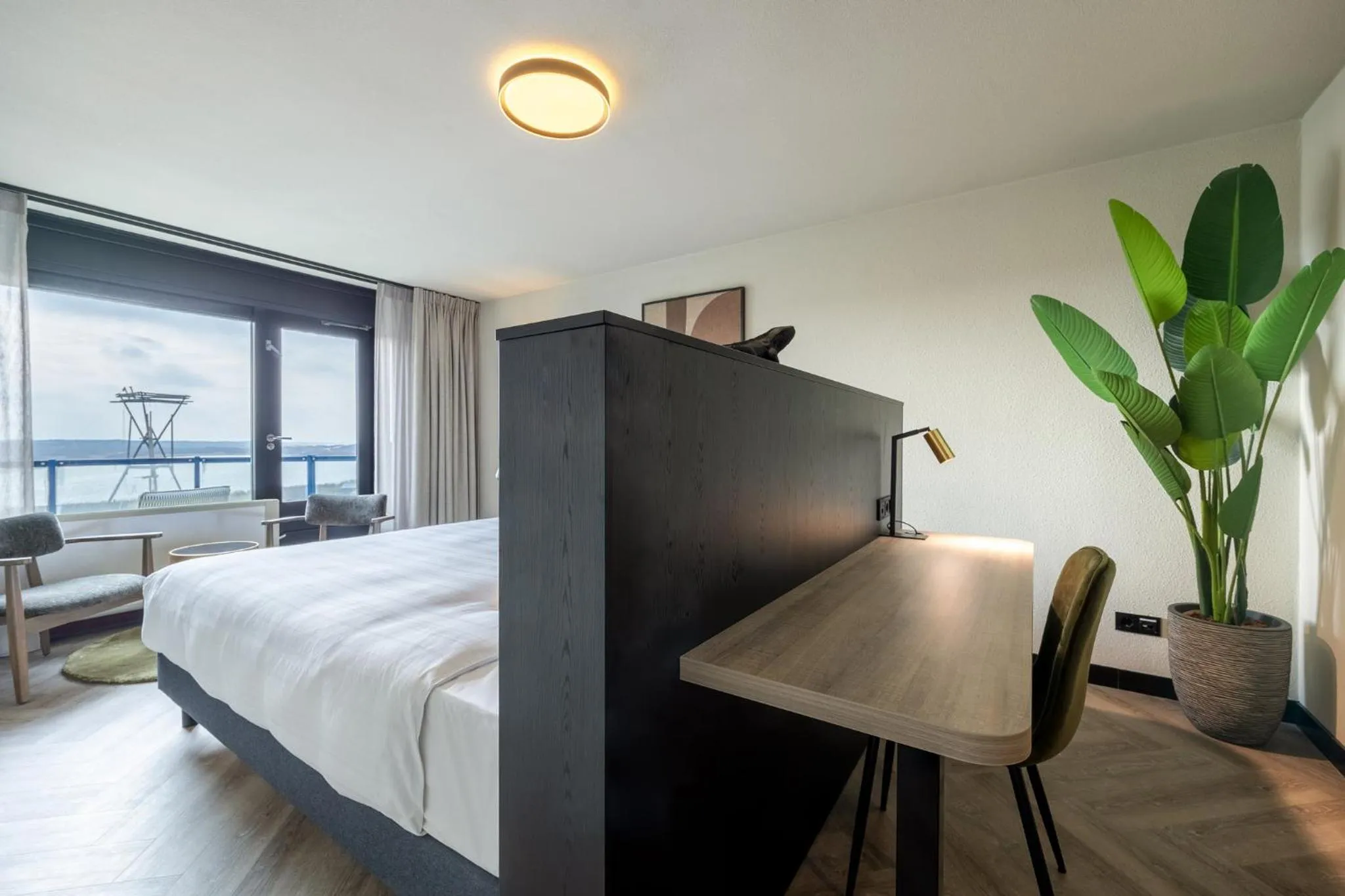 Photo of the whole room, Bed in Leonardo Hotel IJmuiden Seaport Beach