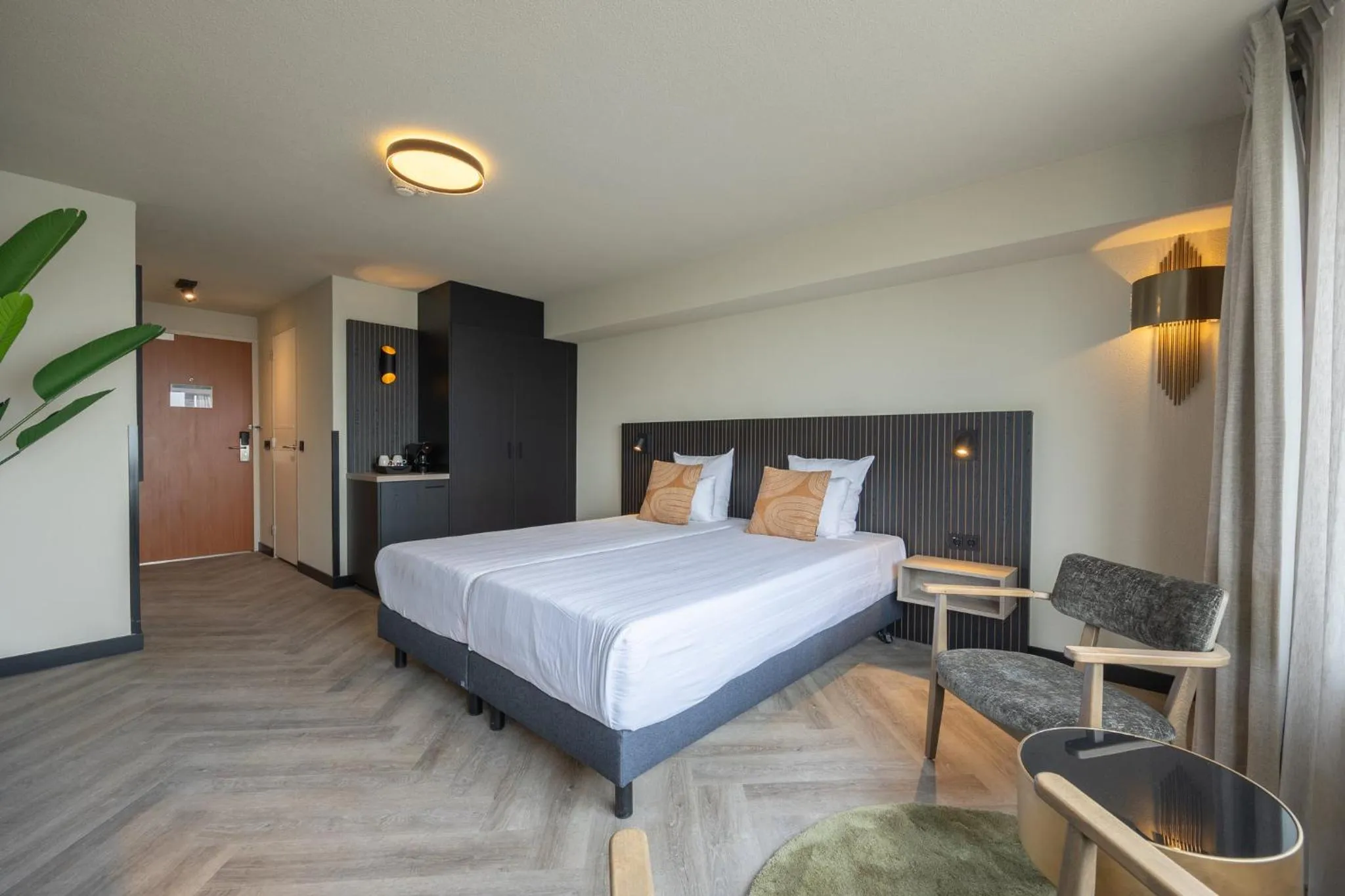 Photo of the whole room, Bed in Leonardo Hotel IJmuiden Seaport Beach