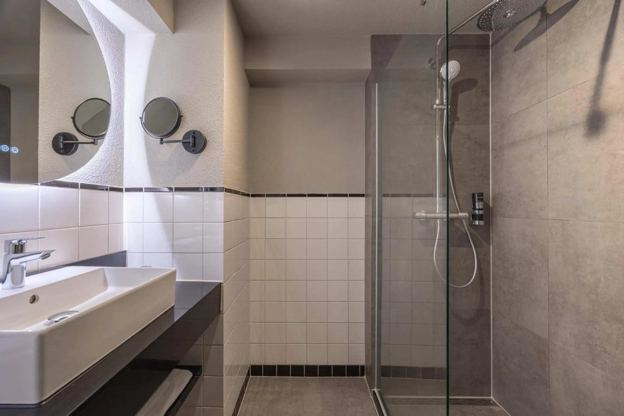 Bathroom in Leonardo Hotel IJmuiden Seaport Beach