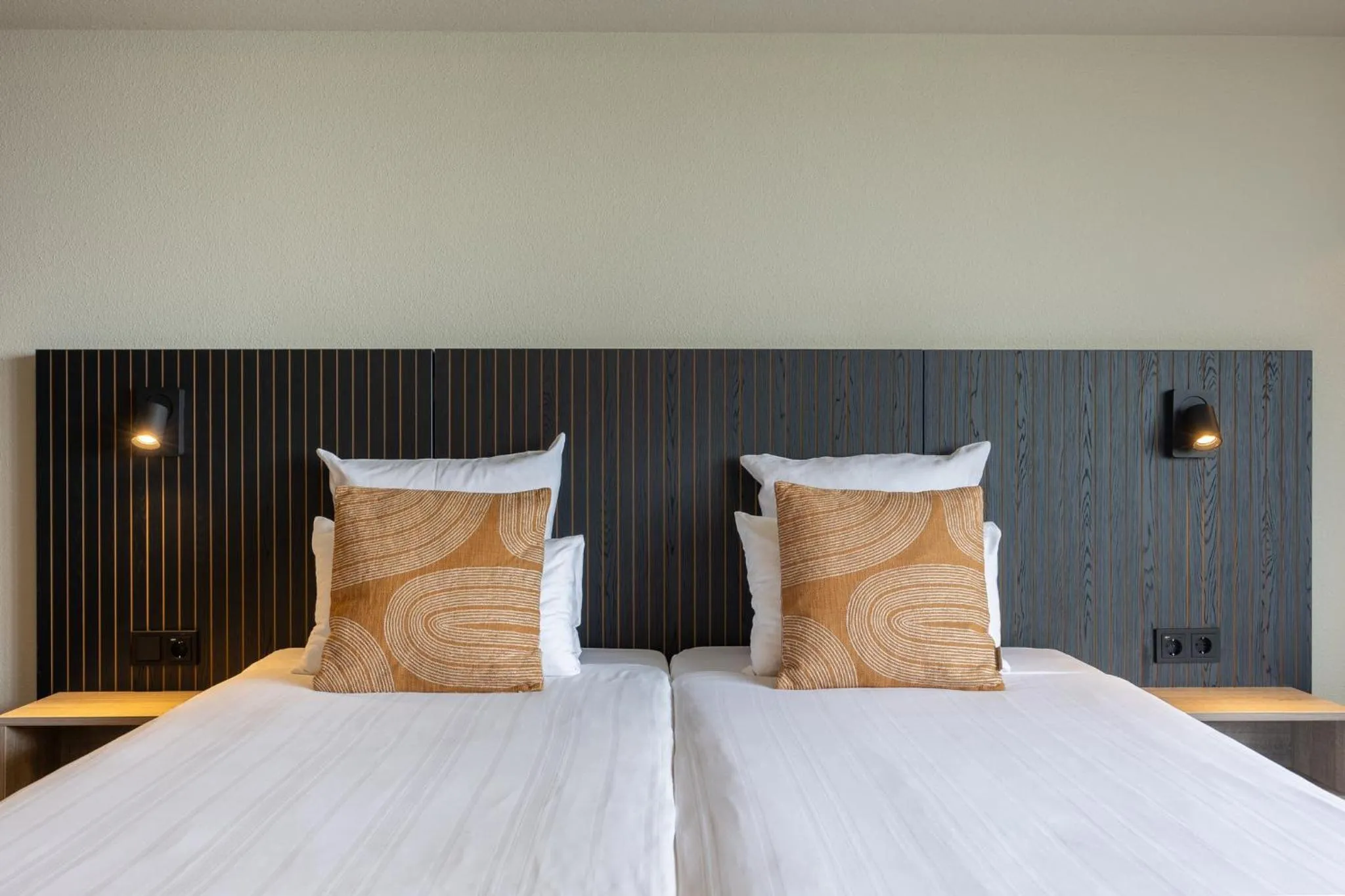 Photo of the whole room, Bed in Leonardo Hotel IJmuiden Seaport Beach