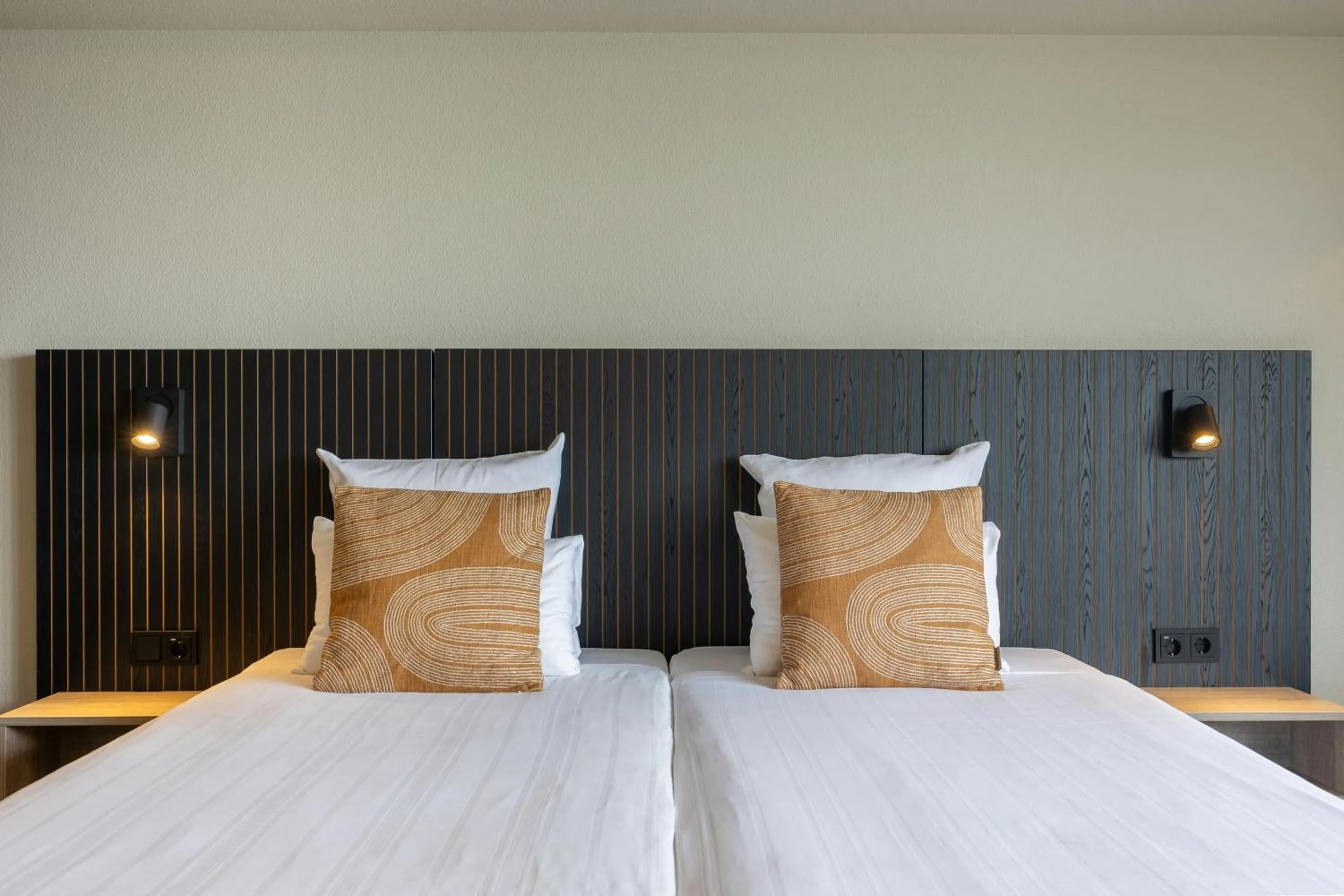 Photo of the whole room, Bed in Leonardo Hotel IJmuiden Seaport Beach