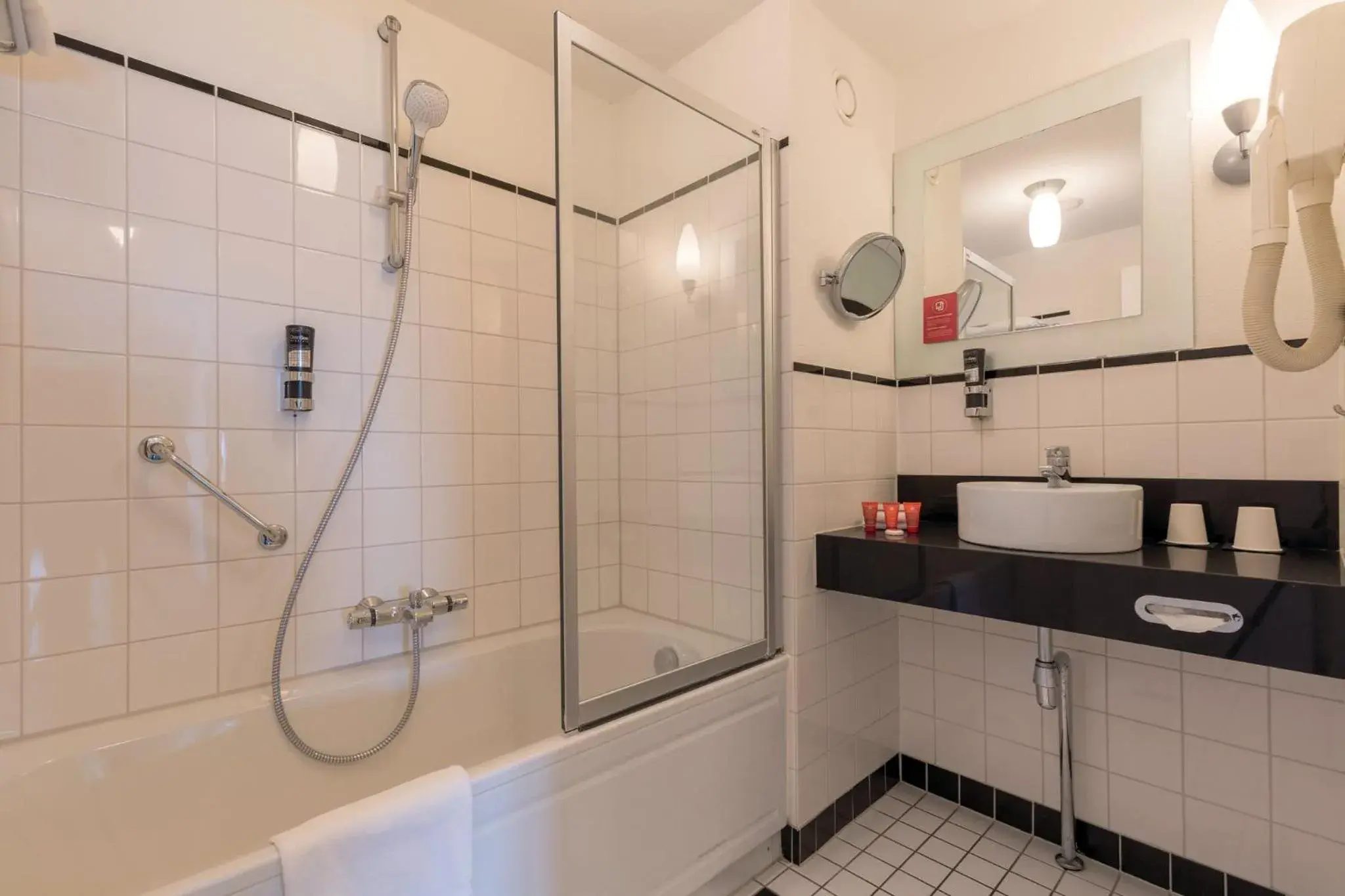 Family Room in Leonardo Hotel IJmuiden Seaport Beach Family Room in Leonardo Hotel IJmuiden Seaport Beach