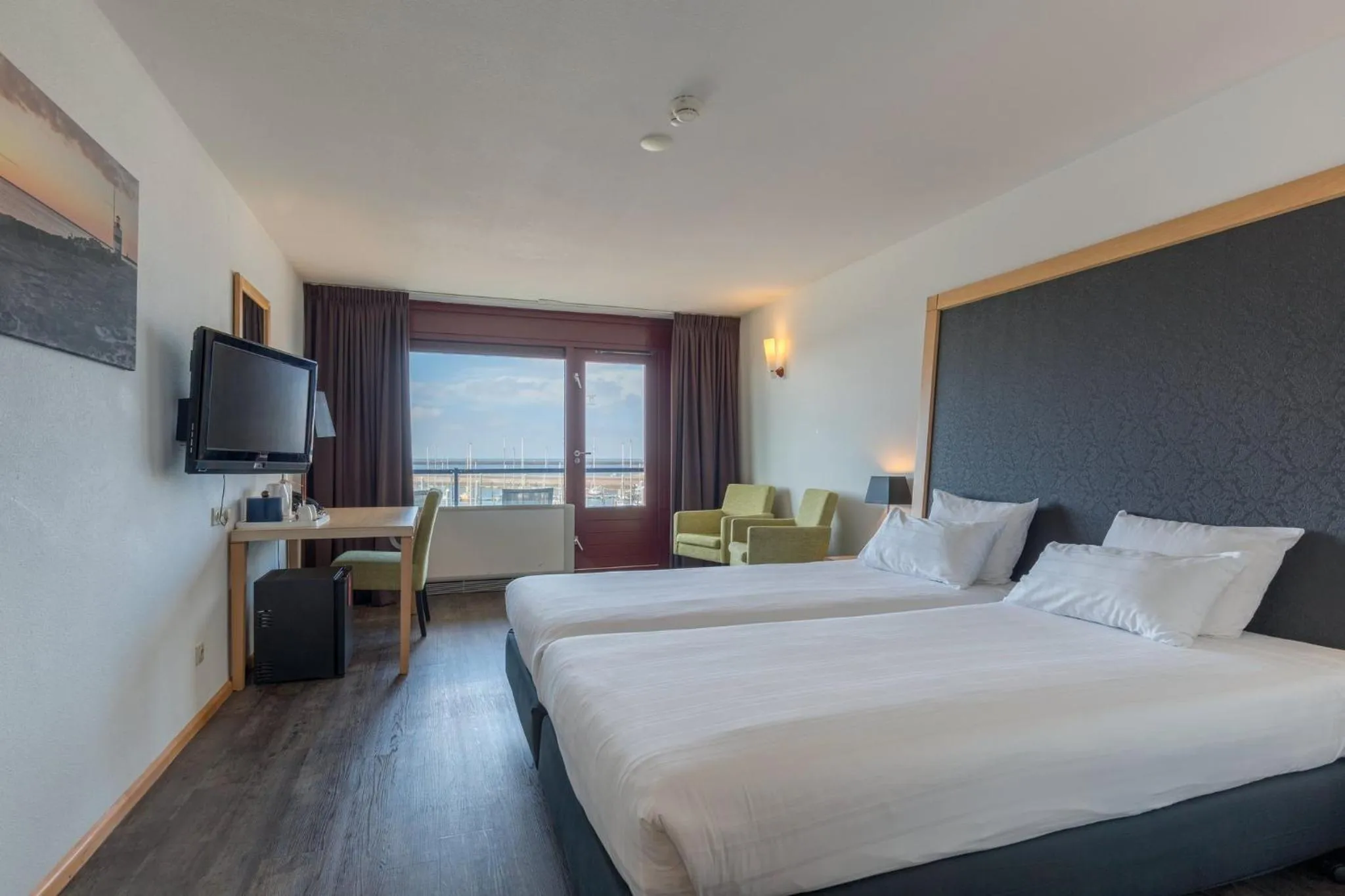 Photo of the whole room, Bed in Leonardo Hotel IJmuiden Seaport Beach
