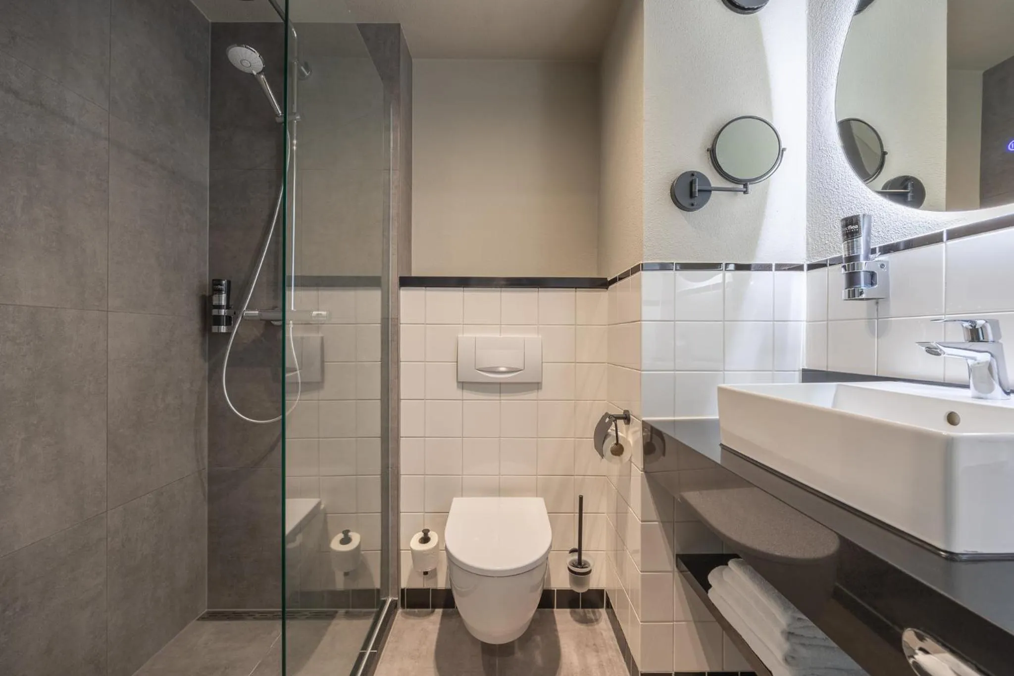 Bathroom in Leonardo Hotel IJmuiden Seaport Beach