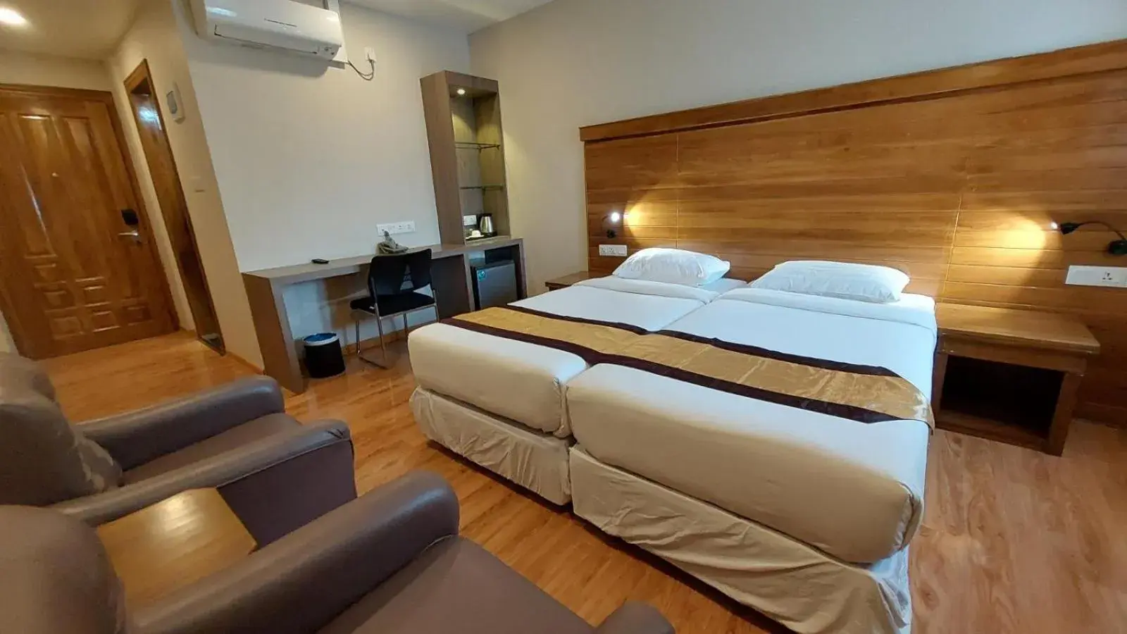 Deluxe Double or Twin Room in Hotel Grand Galaxy Deluxe Double or Twin Room in Hotel Grand Galaxy