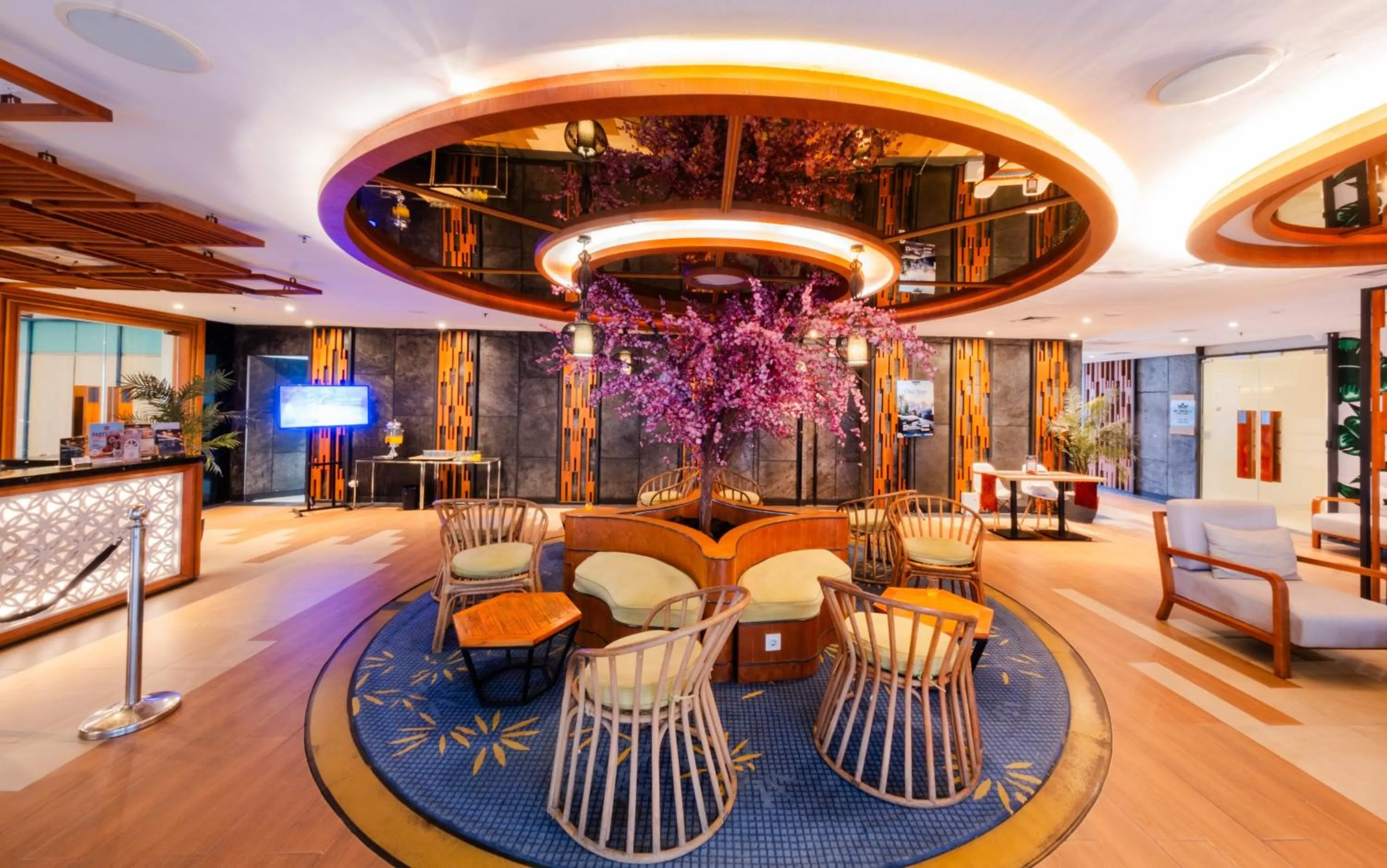 Lobby or reception in Astara Hotel Balikpapan