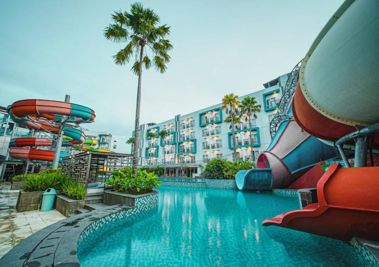 Swimming pool in Astara Hotel Balikpapan