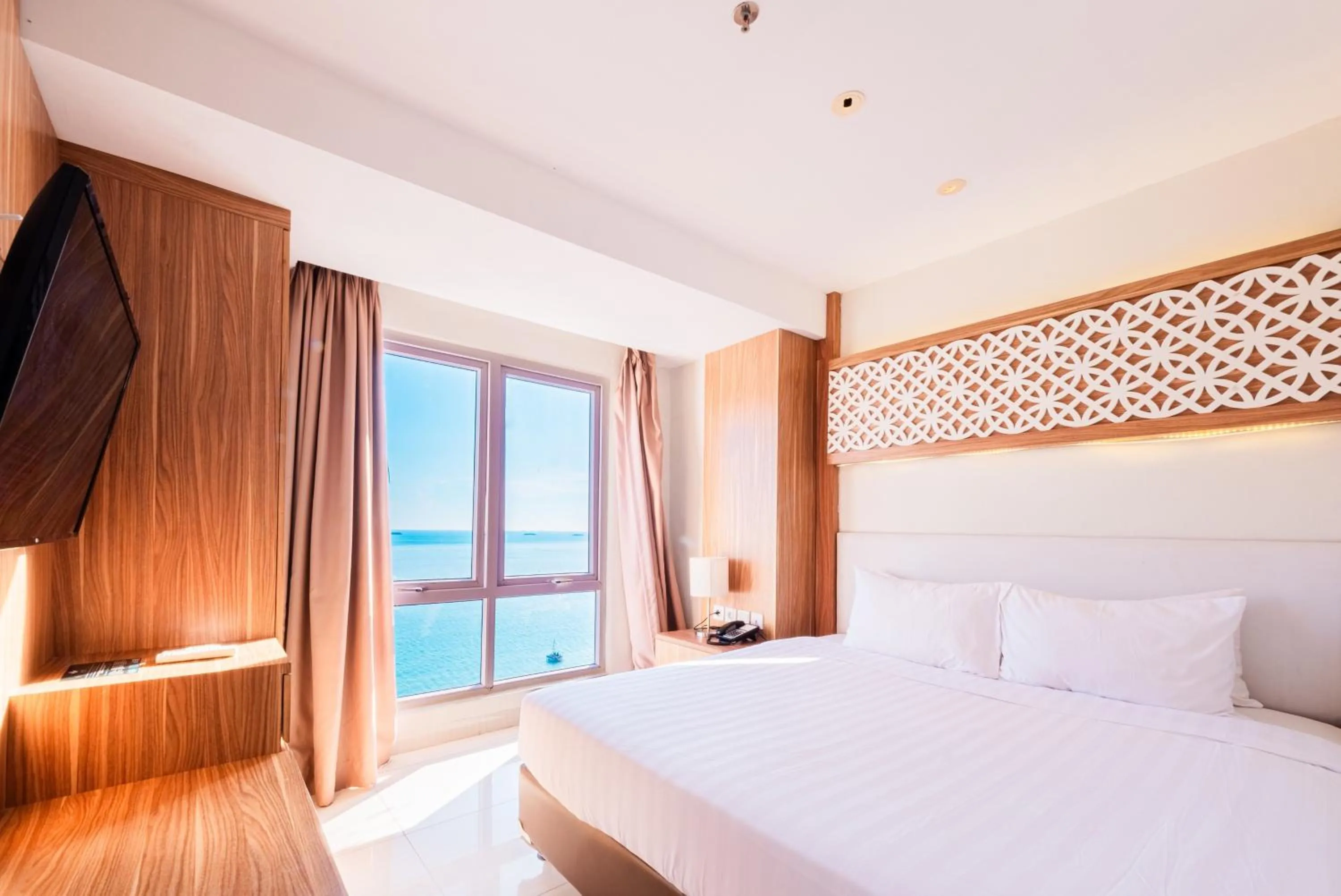 Bedroom, Bed in Astara Hotel Balikpapan