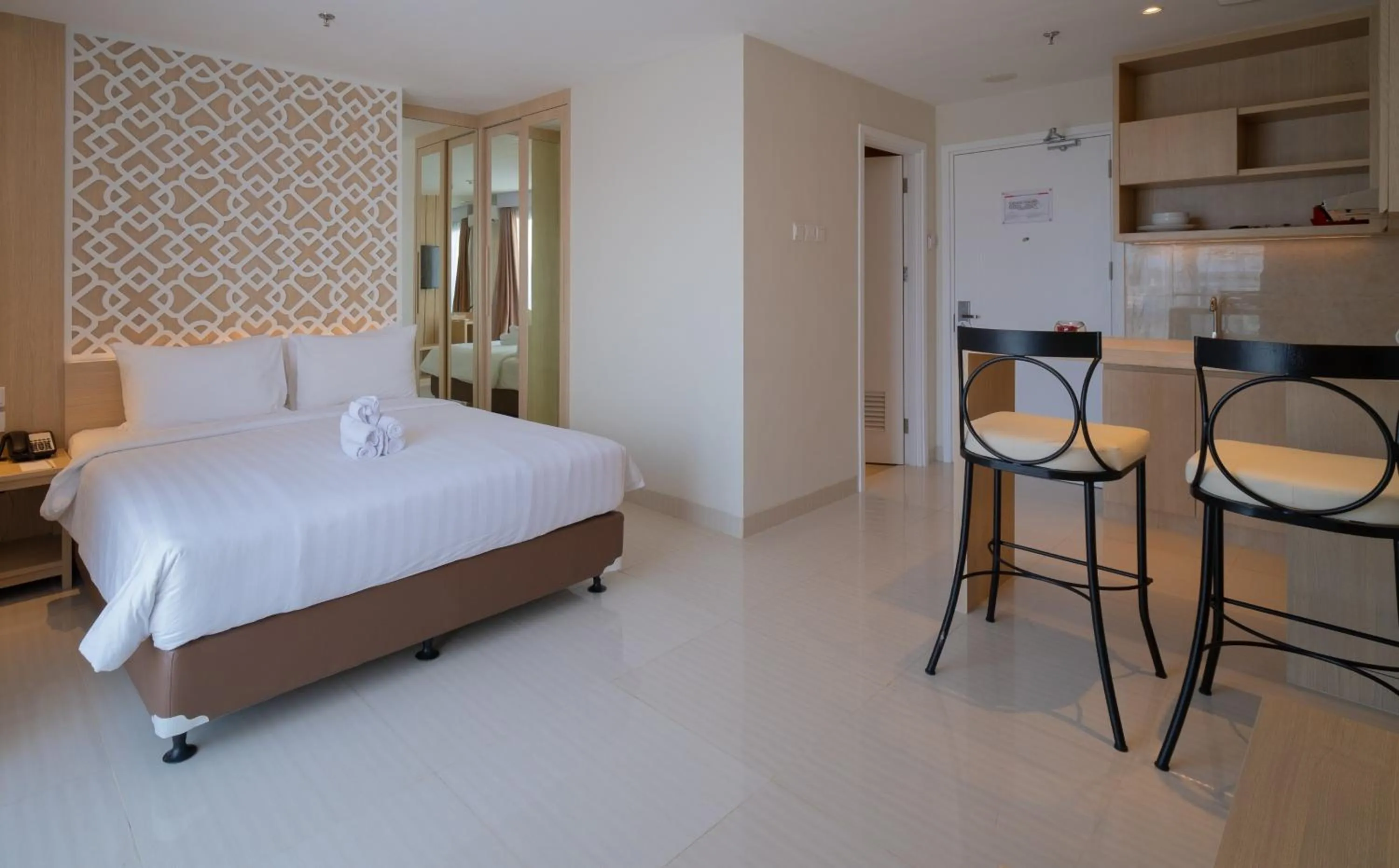 Kitchen or kitchenette, Bed in Astara Hotel Balikpapan