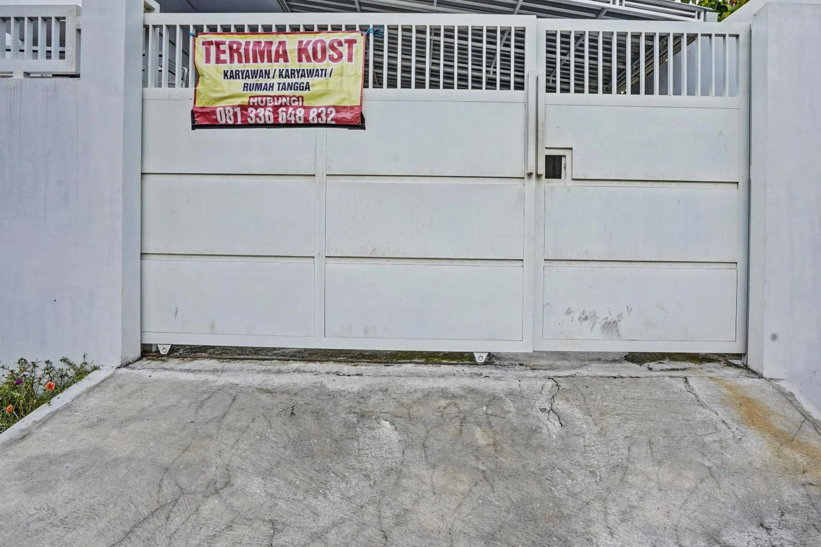 Facade/entrance in Hotel O Niza Guesthouse Syariah