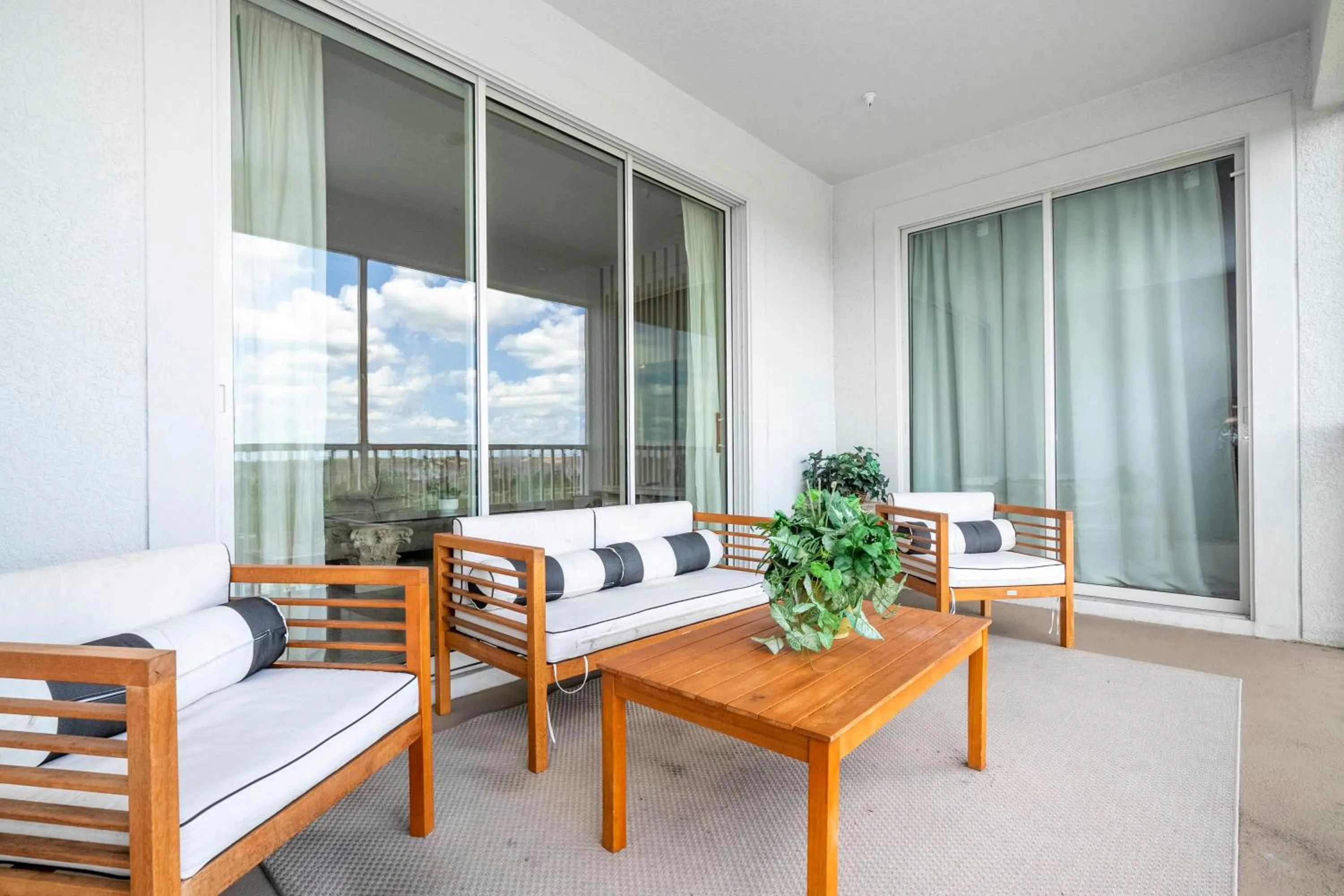 Bed in Magical Getaway - Super Cute 3BR Apartment