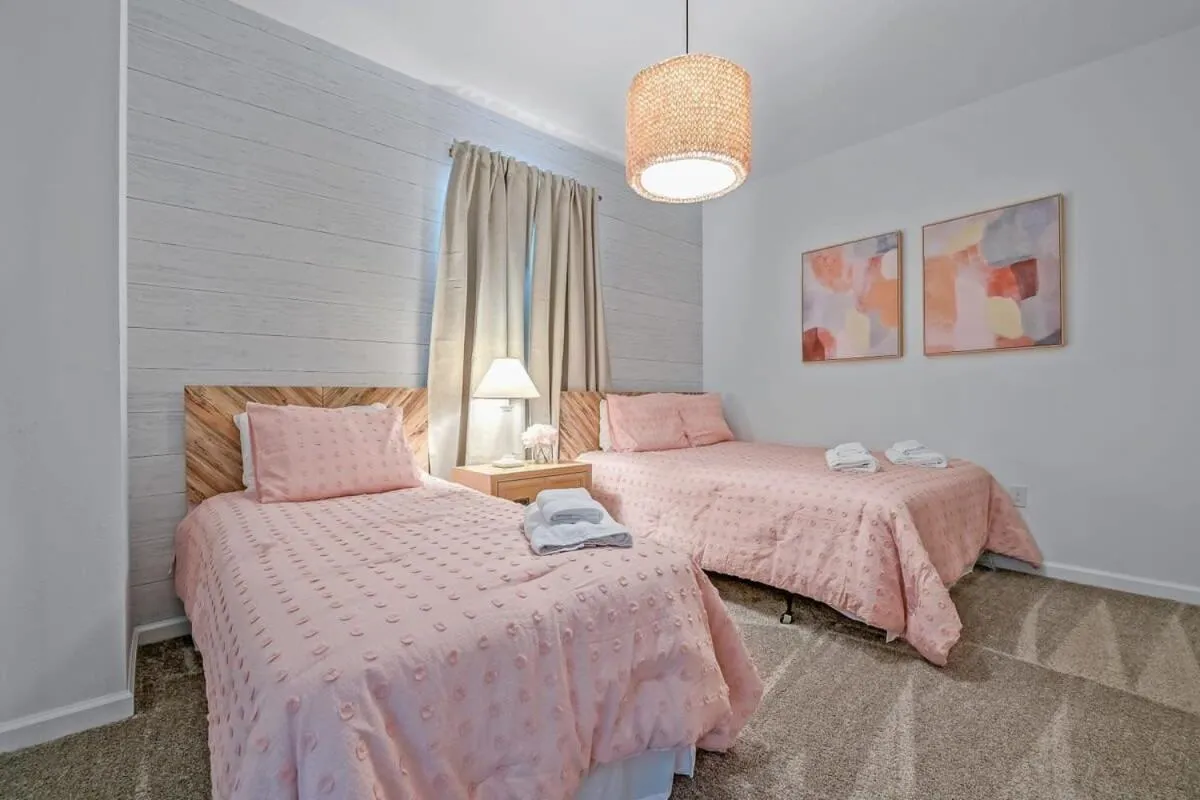 Bed in Magical Getaway - Super Cute 3BR Apartment