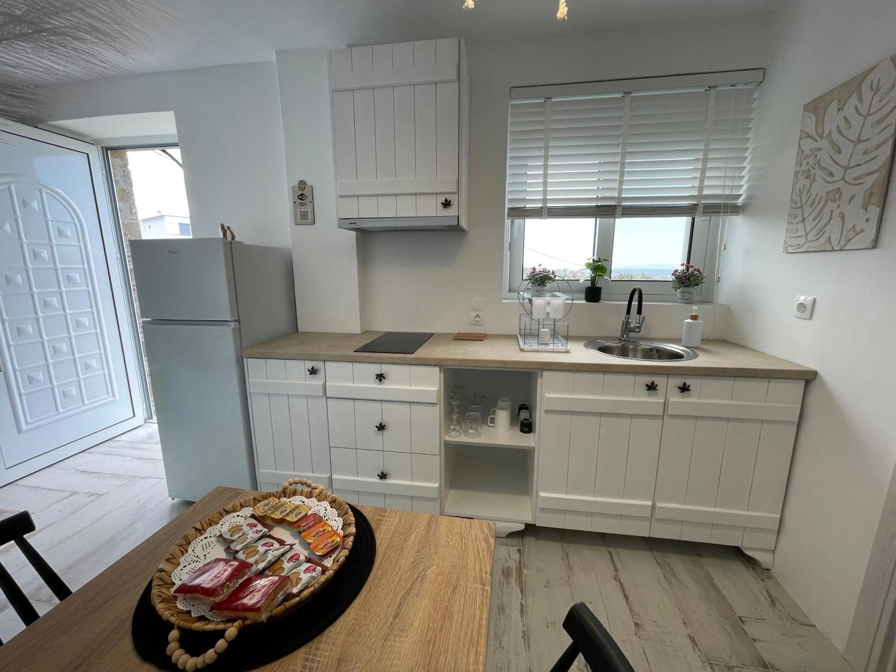 Kitchen or kitchenette in MIRAMAR KARYSTOS