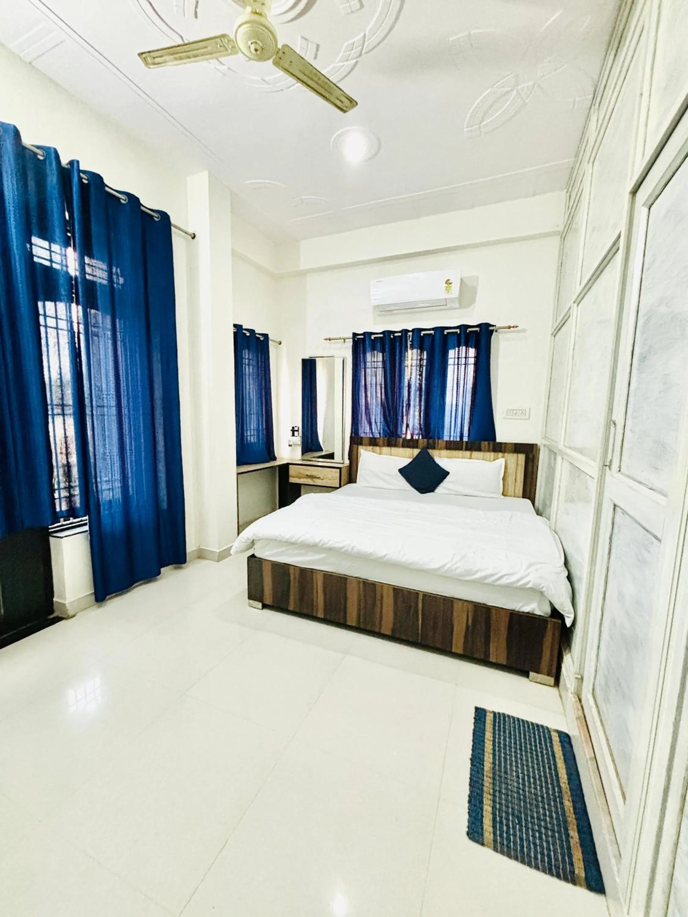 Bed in Hill Top Residency