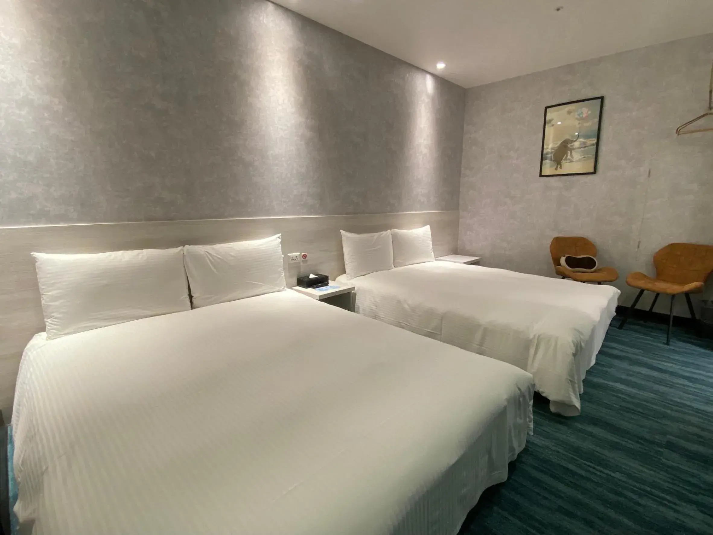 Standard Twin Room without Window in 西門雲町旅店 Sky Gate Hotel Standard Twin Room without Window in 西門雲町旅店 Sky Gate Hotel